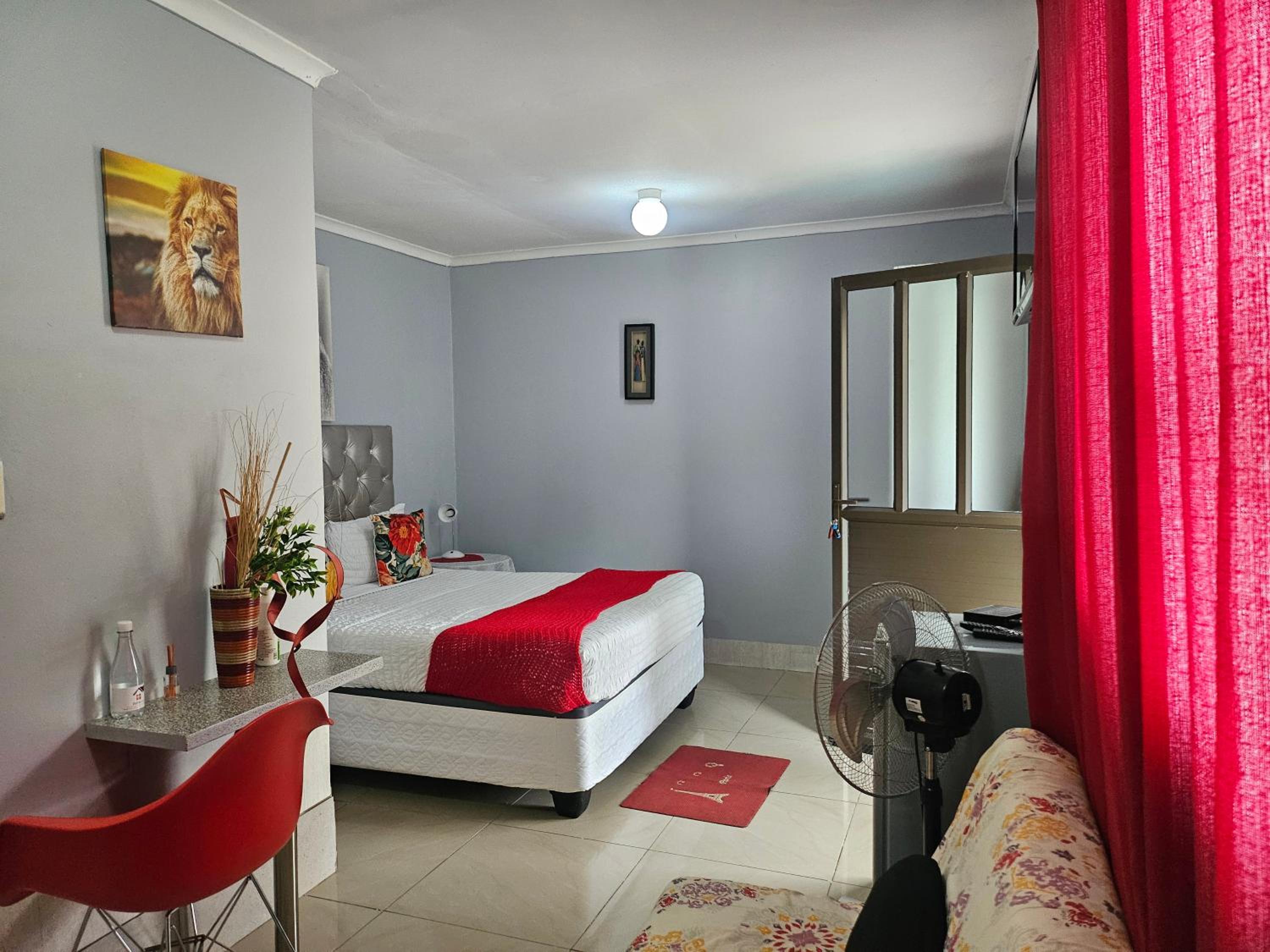 Deluxe Double Room (2 Adults + 1 Child) - Photo 2