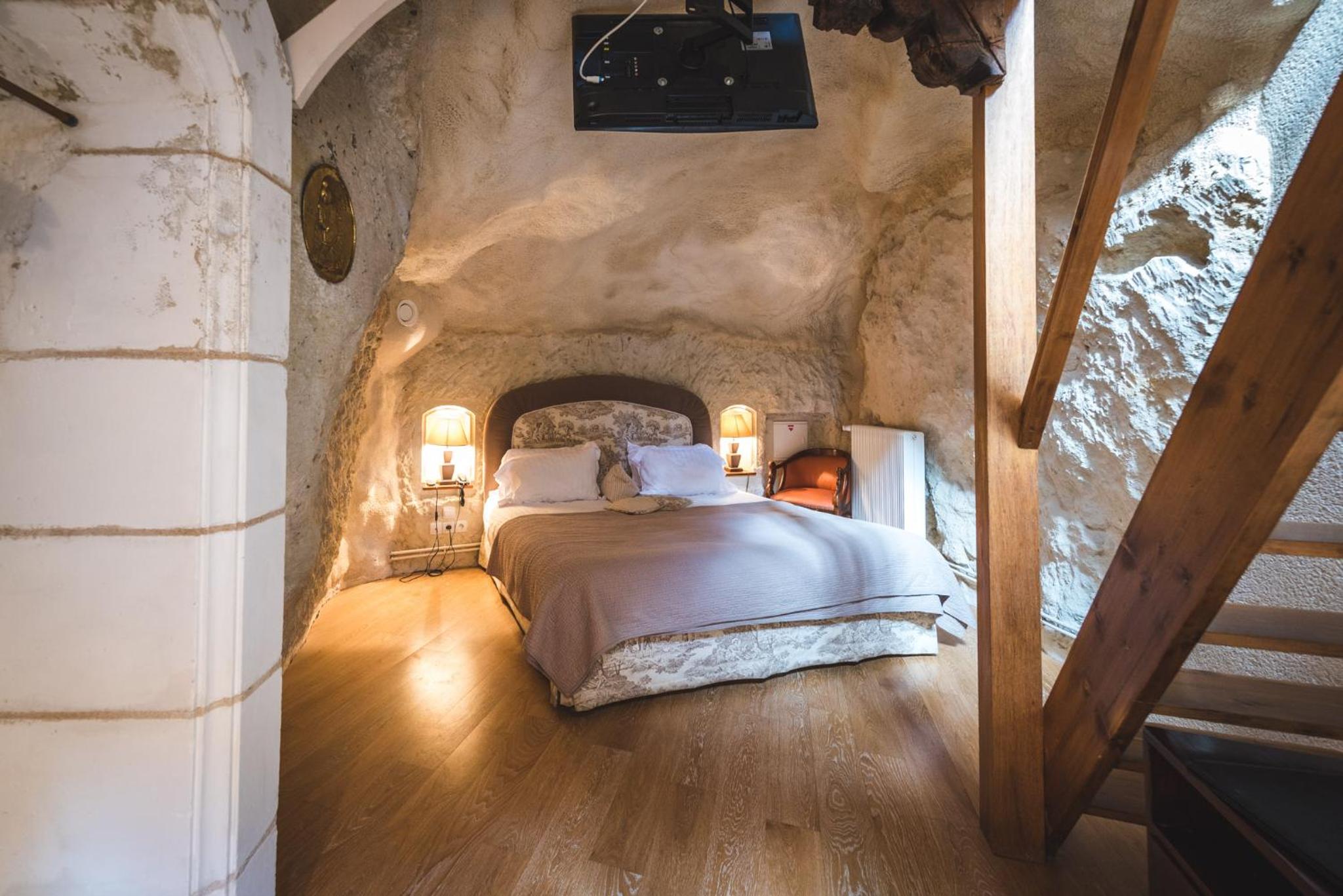 Double Room with Pool View - Cave photo 2