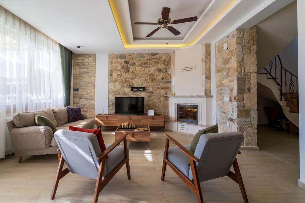 Villa photo 3