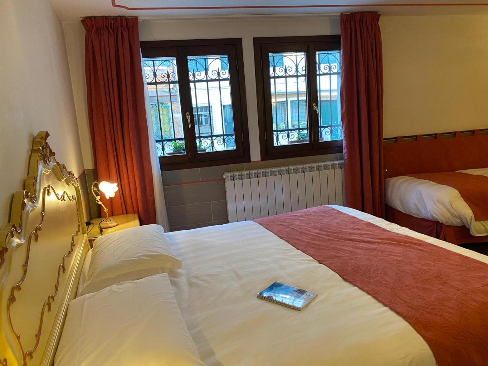 Triple Room with Canal View - Ground Floor  photo 3