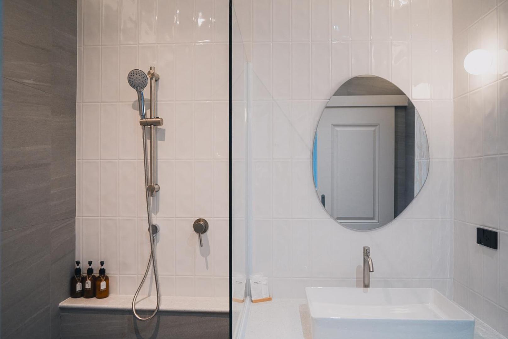 Standard Double Room - Photo 9