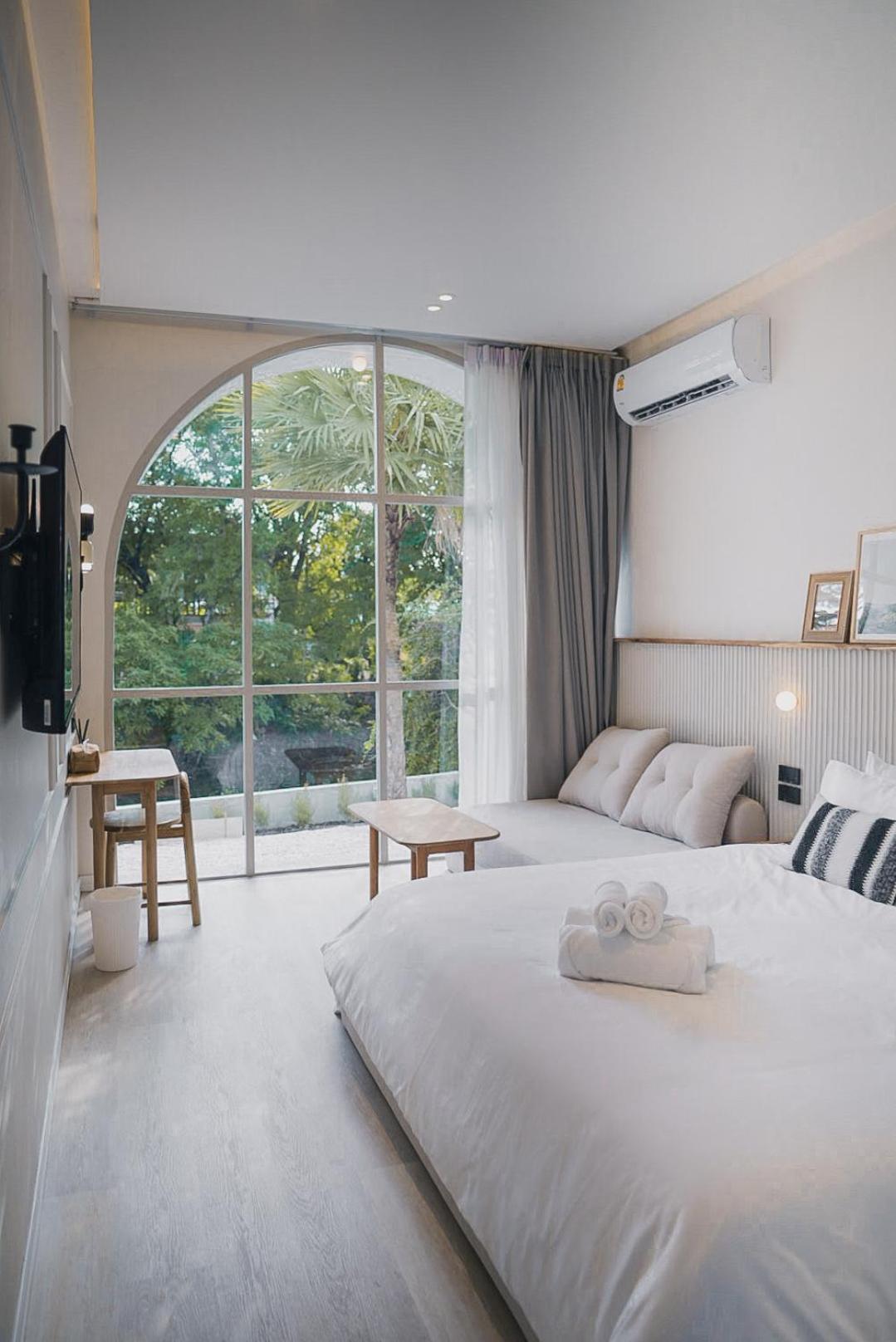 Standard Double Room - Photo 11