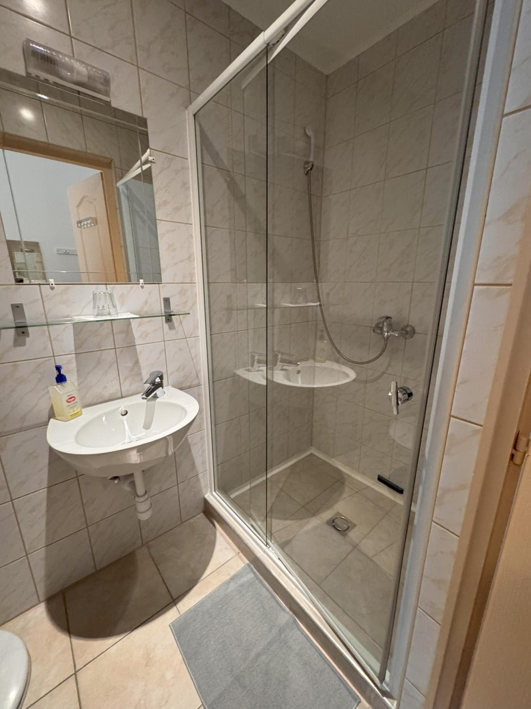 Double or Twin Room — the supplier's photographs — photo 2