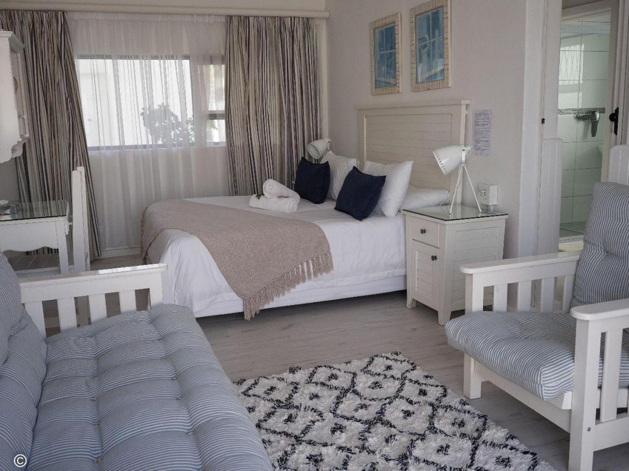 Traditional Family Room photo 1