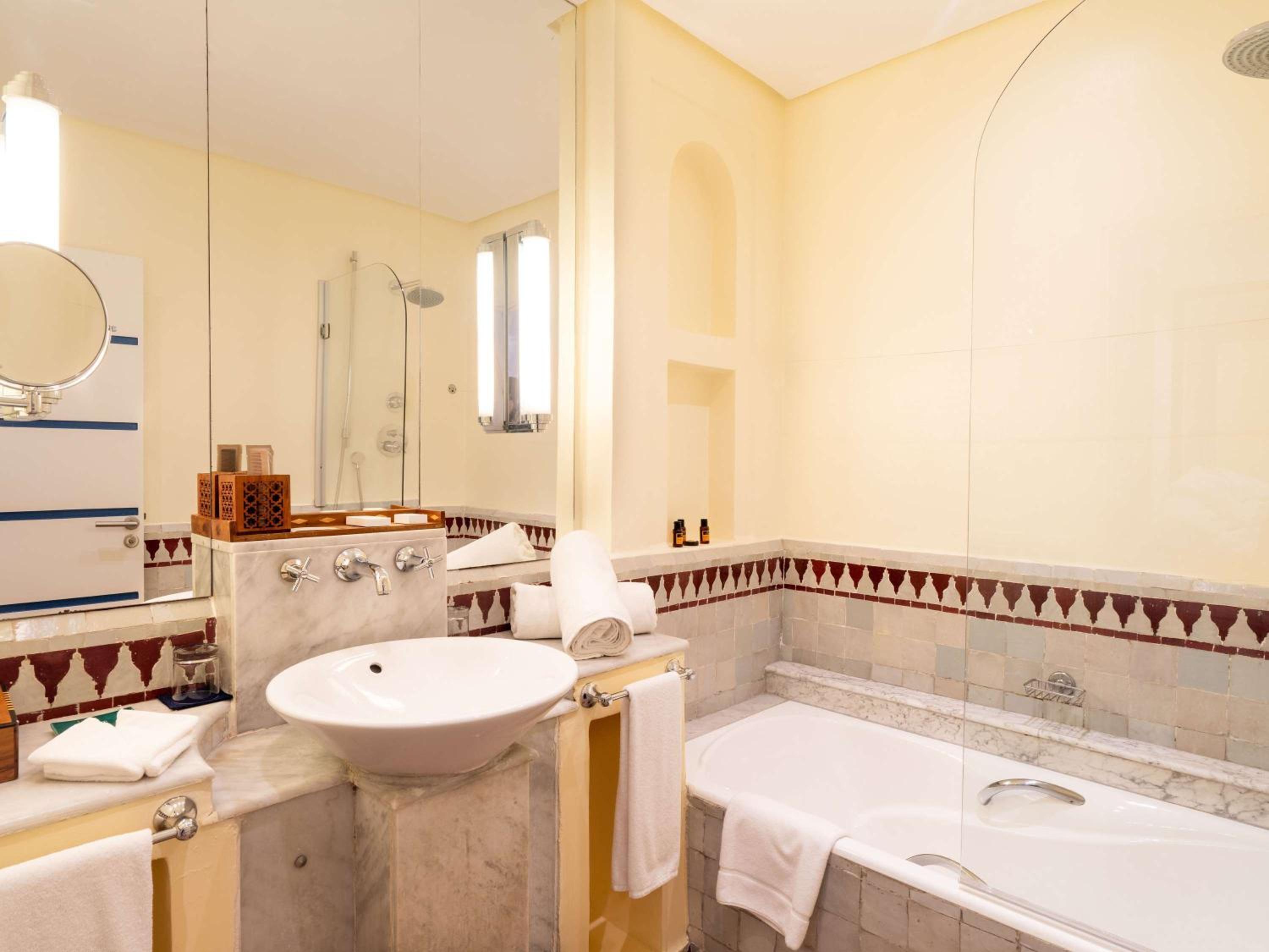 Standard Twin Room with City Side View