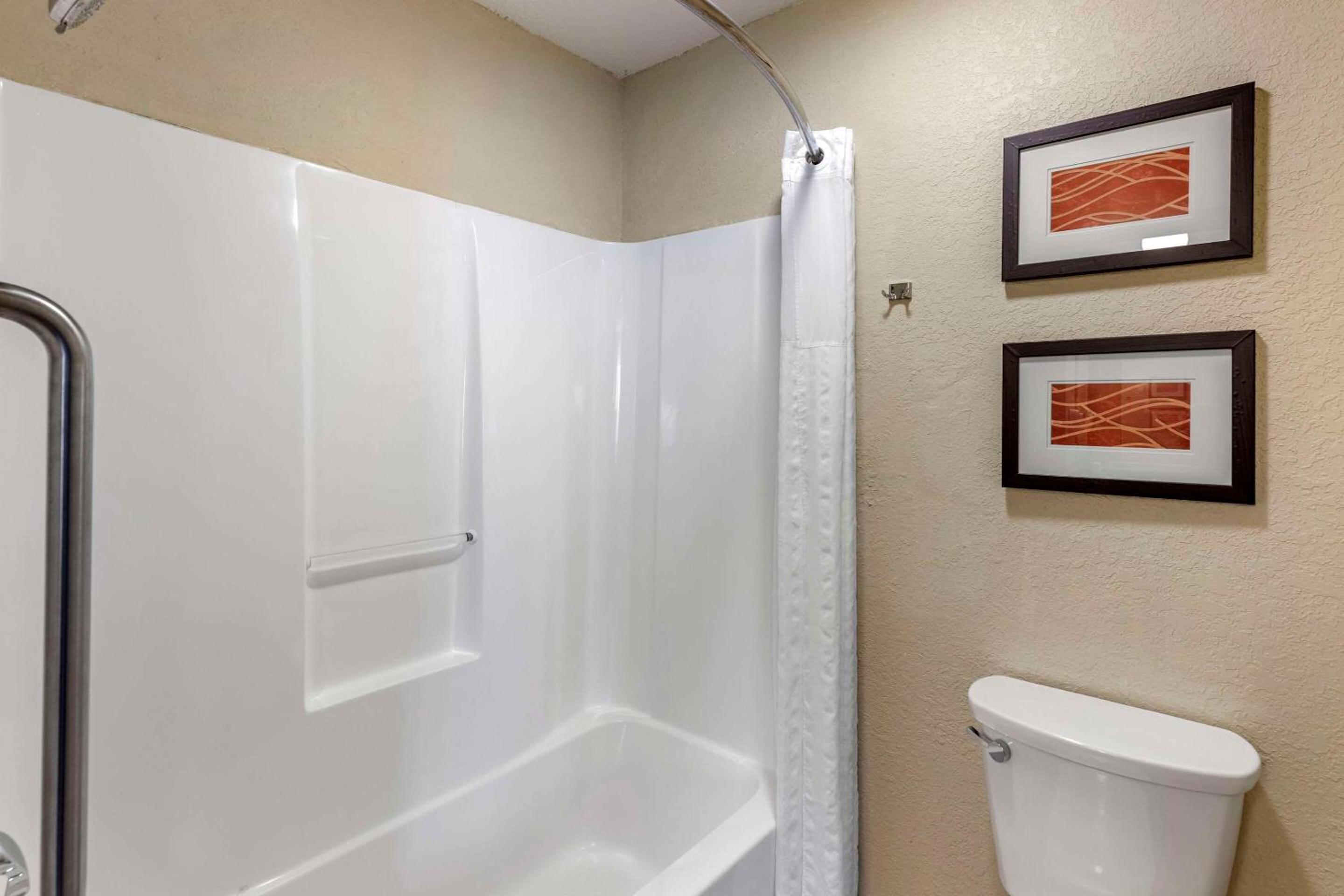 King Room - Non-Smoking - Photo 3