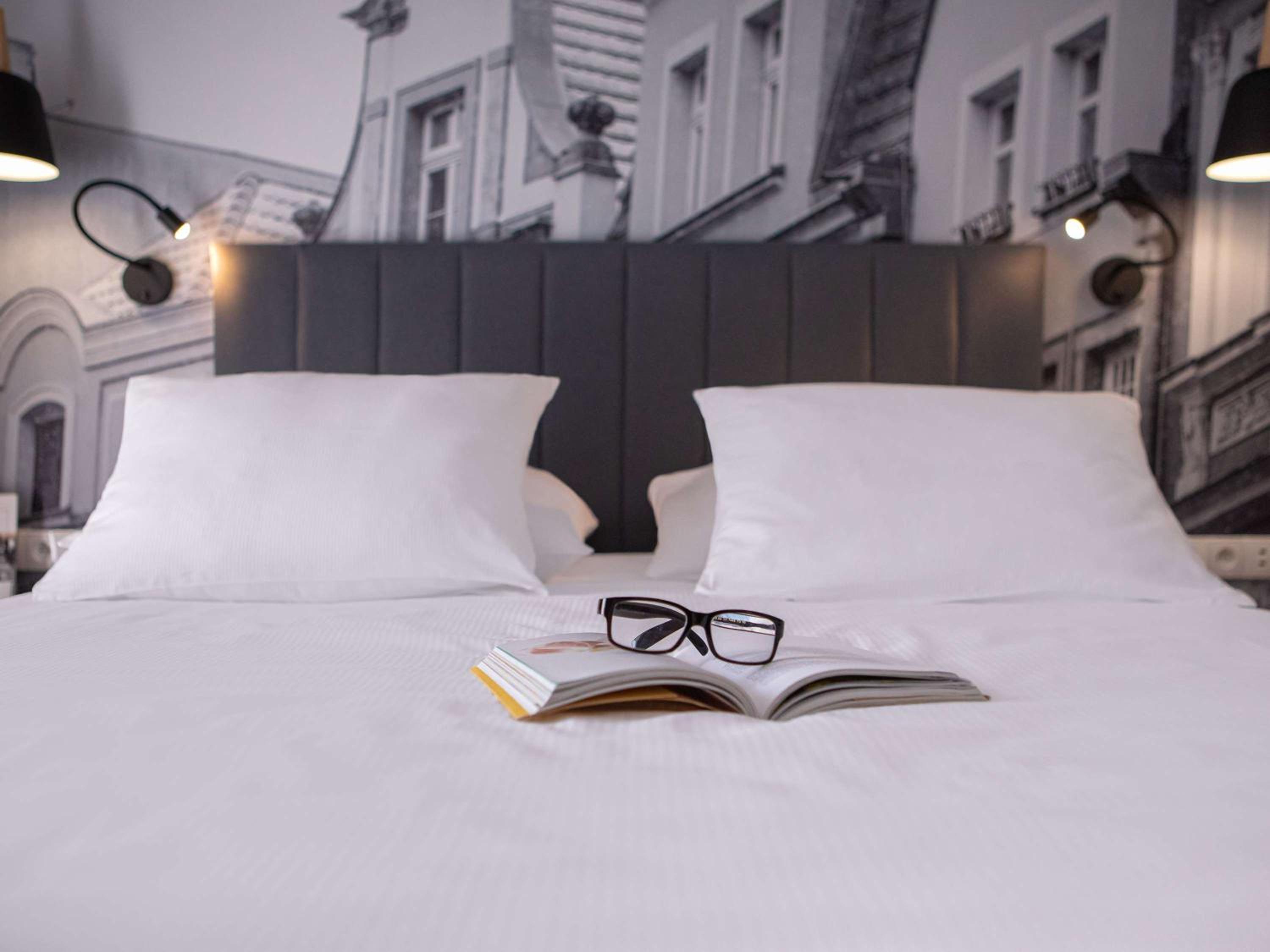 Standard Twin Room - Photo 8
