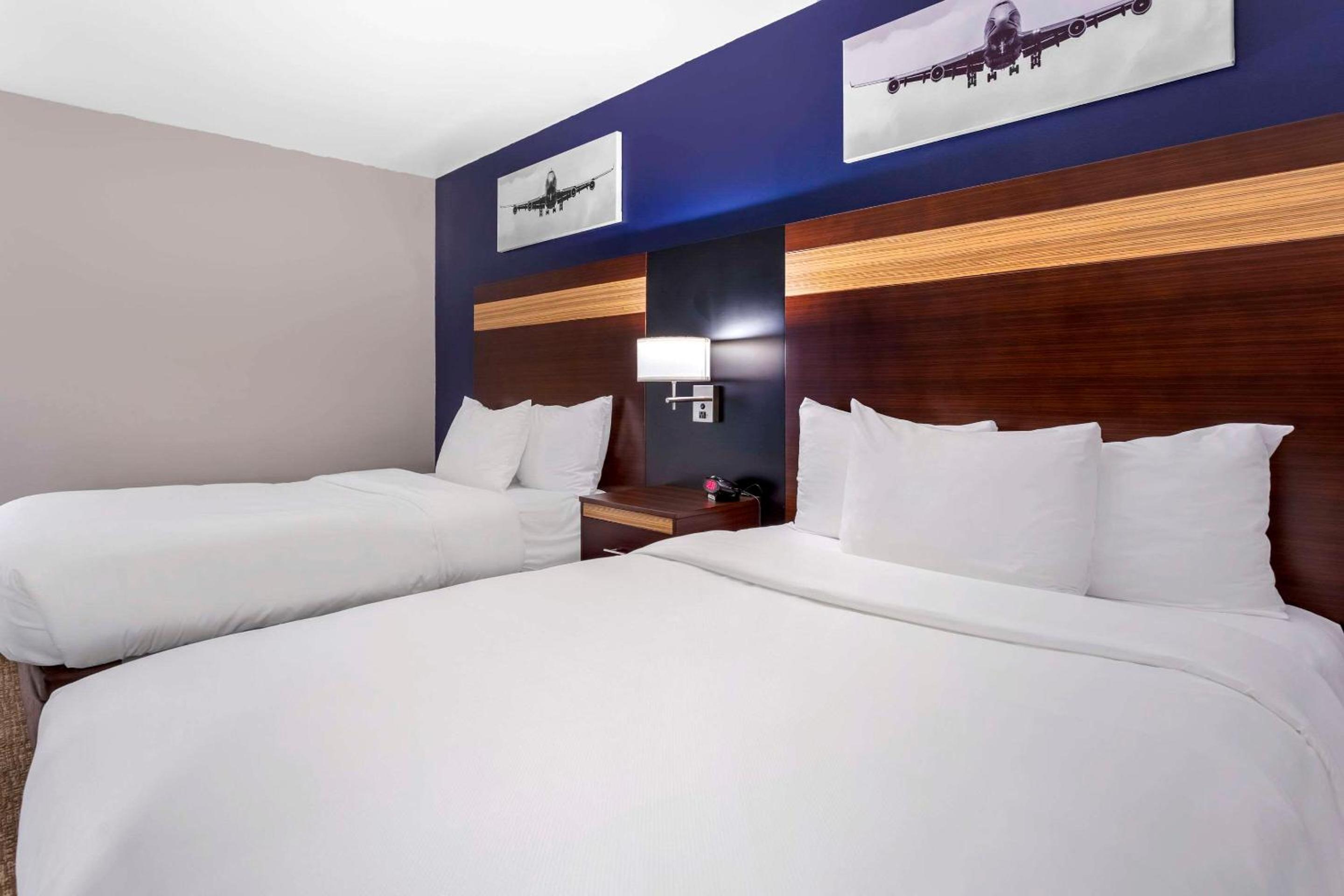 2 Double Beds photo 3