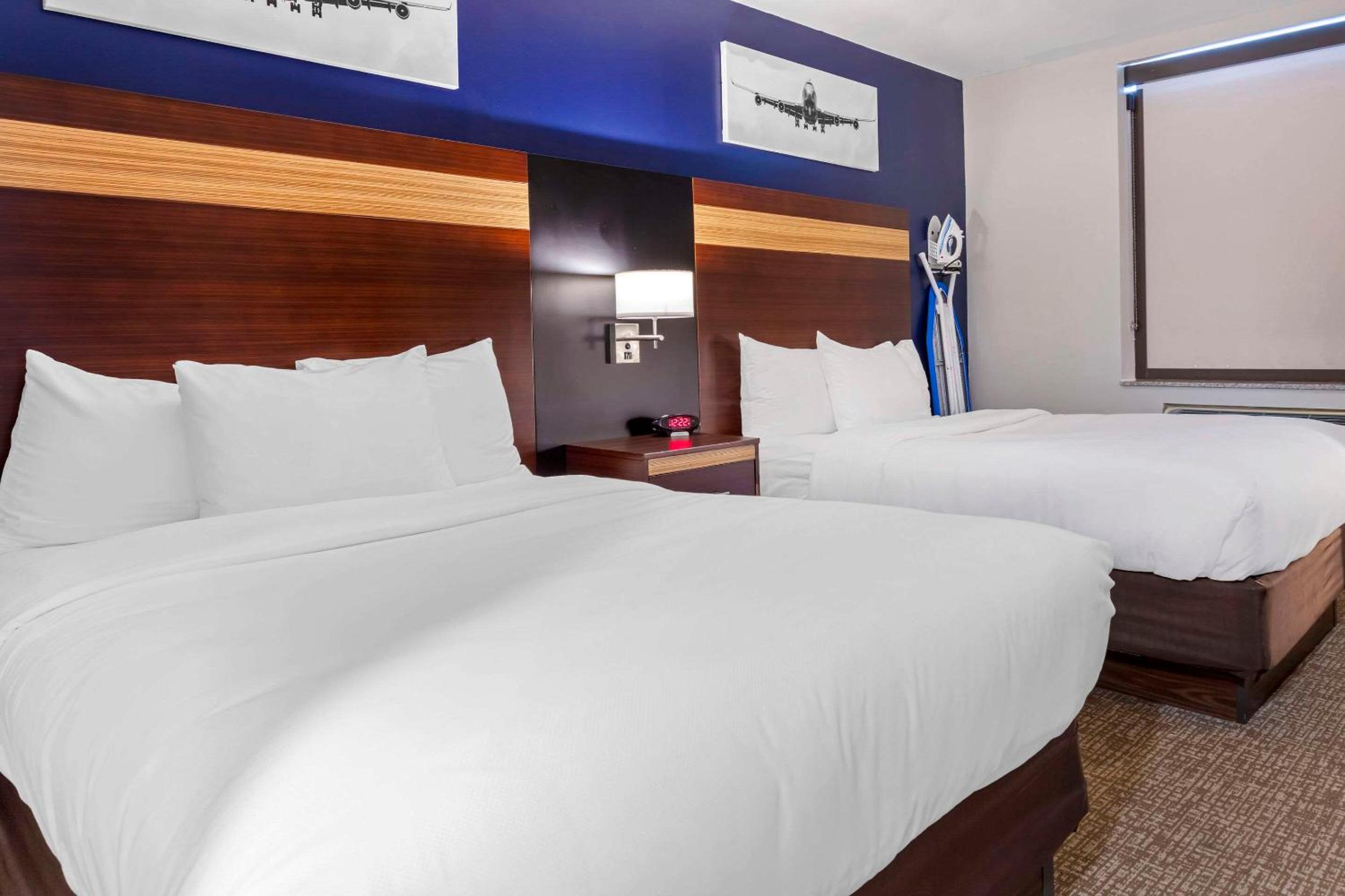 2 Double Beds photo 1