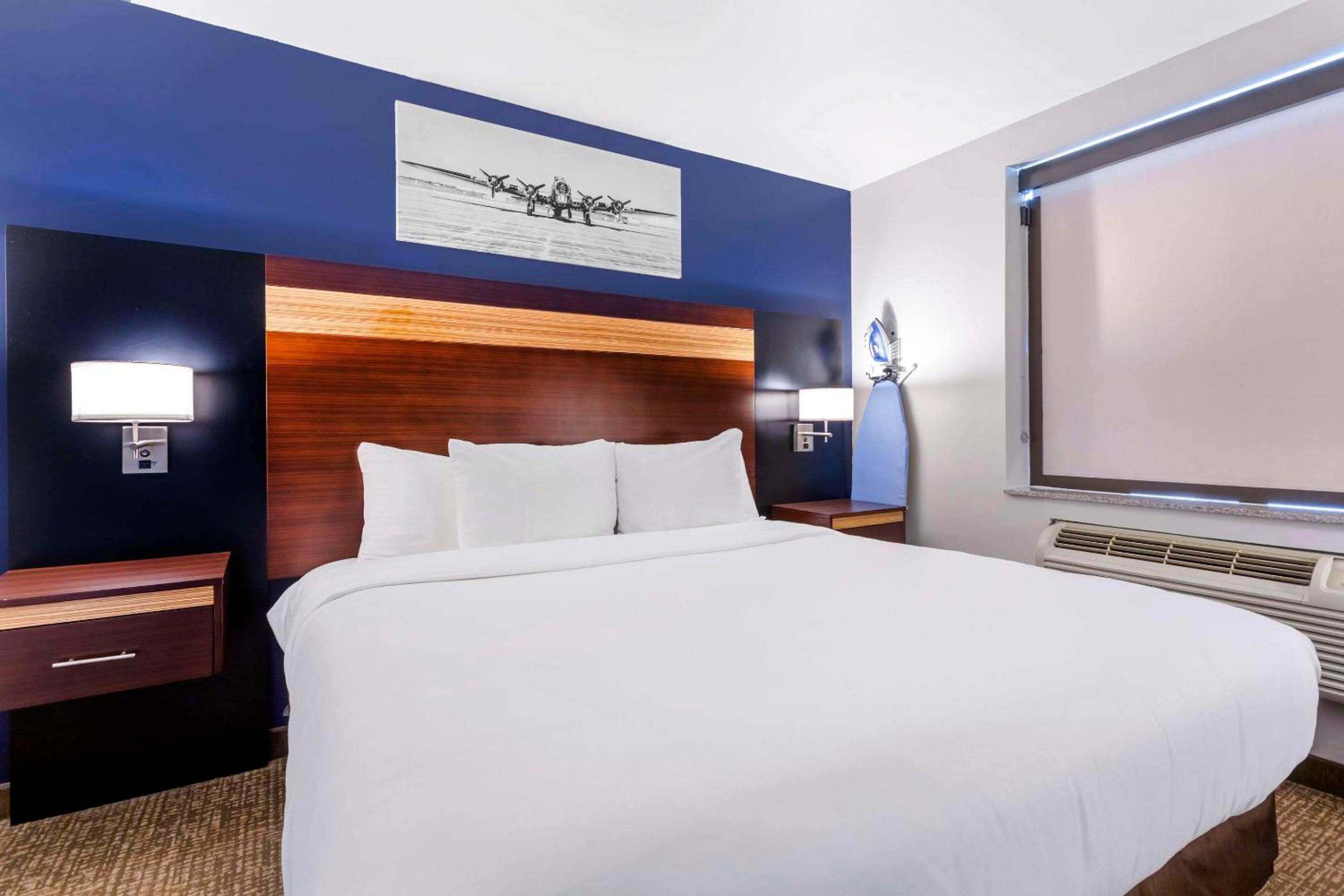 1 King Bed  - Photo 1