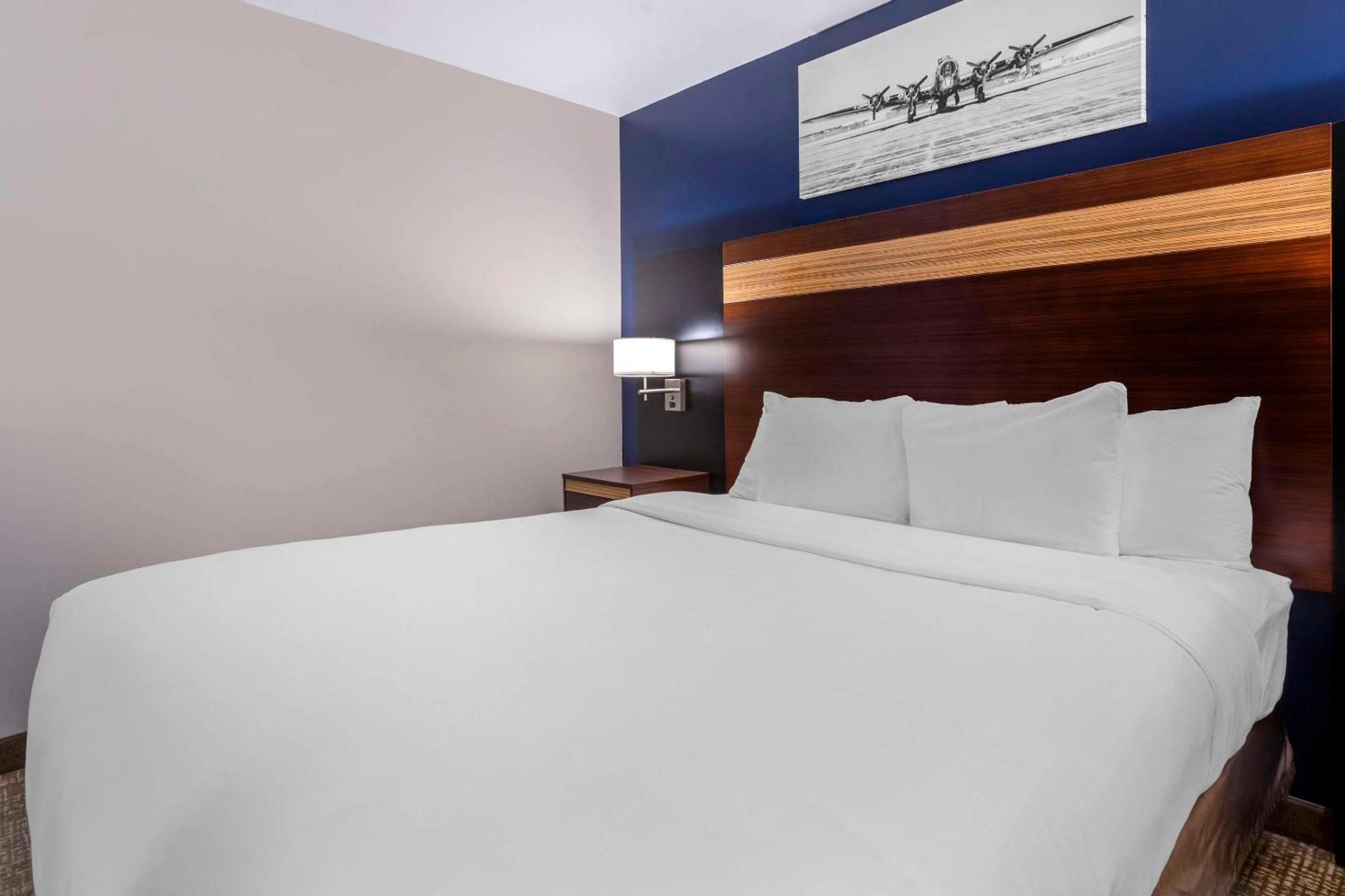 1 King Bed  - Photo 7