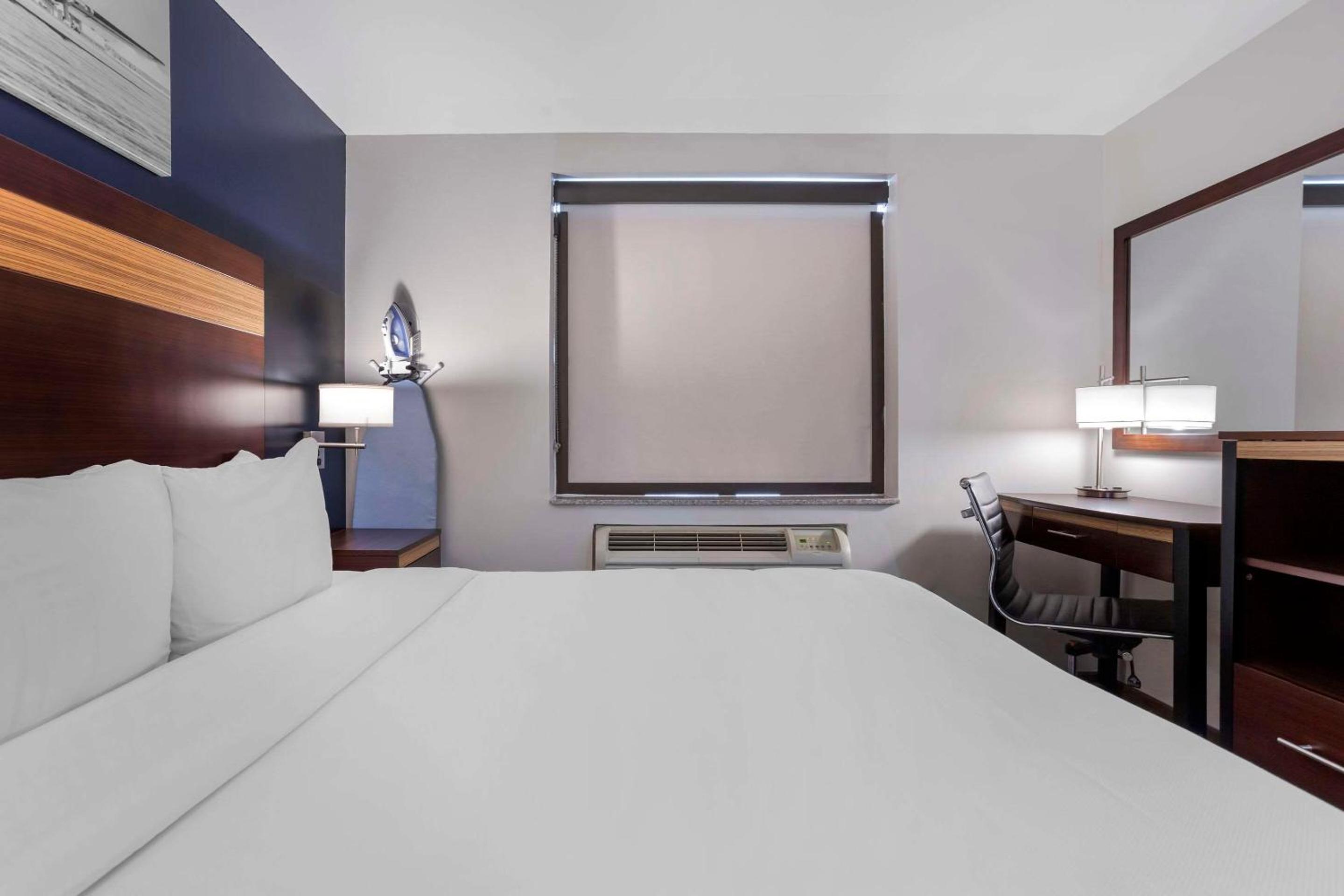 1 King Bed  - Photo 3