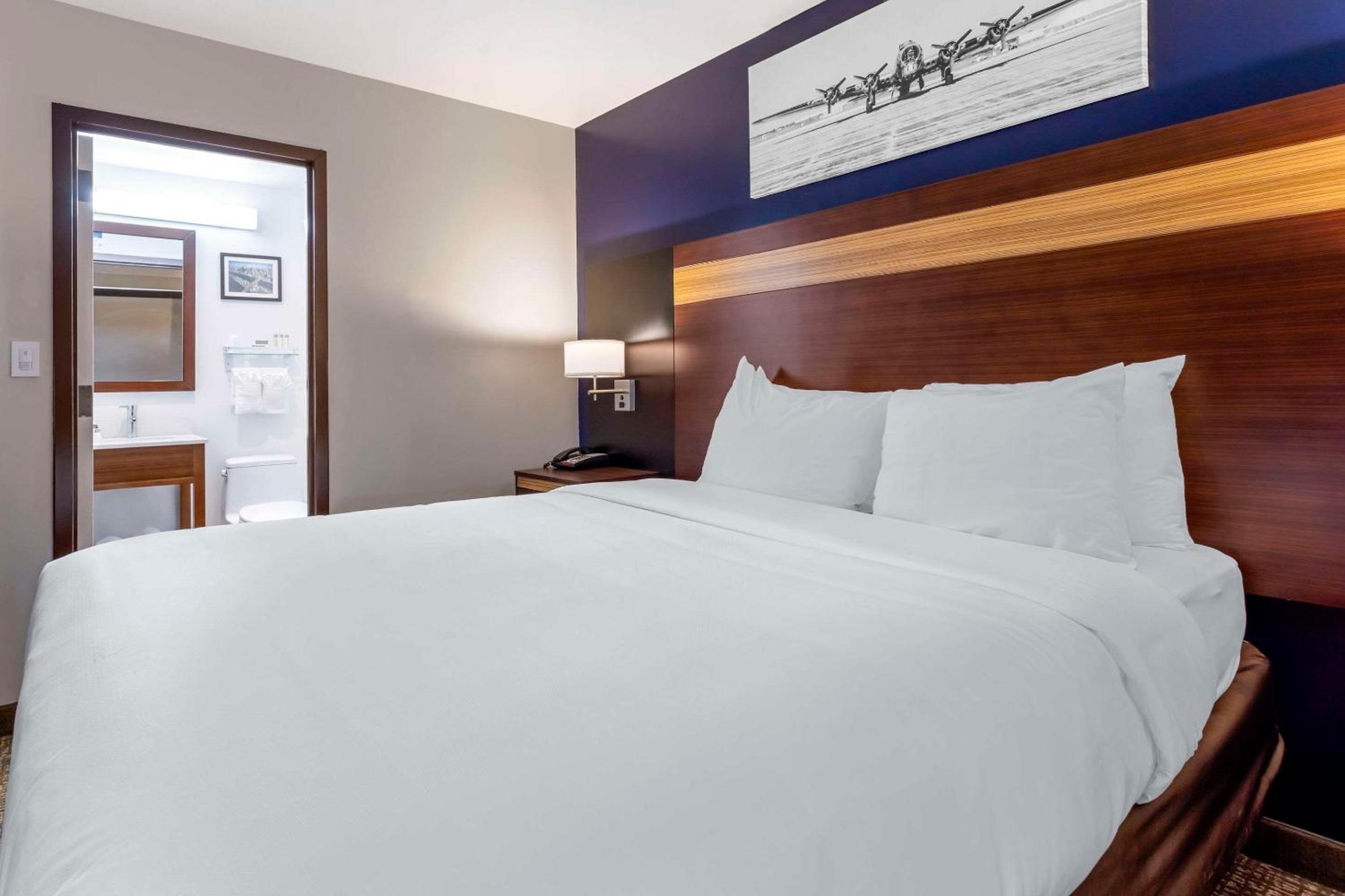 1 Queen Bed - Photo 4