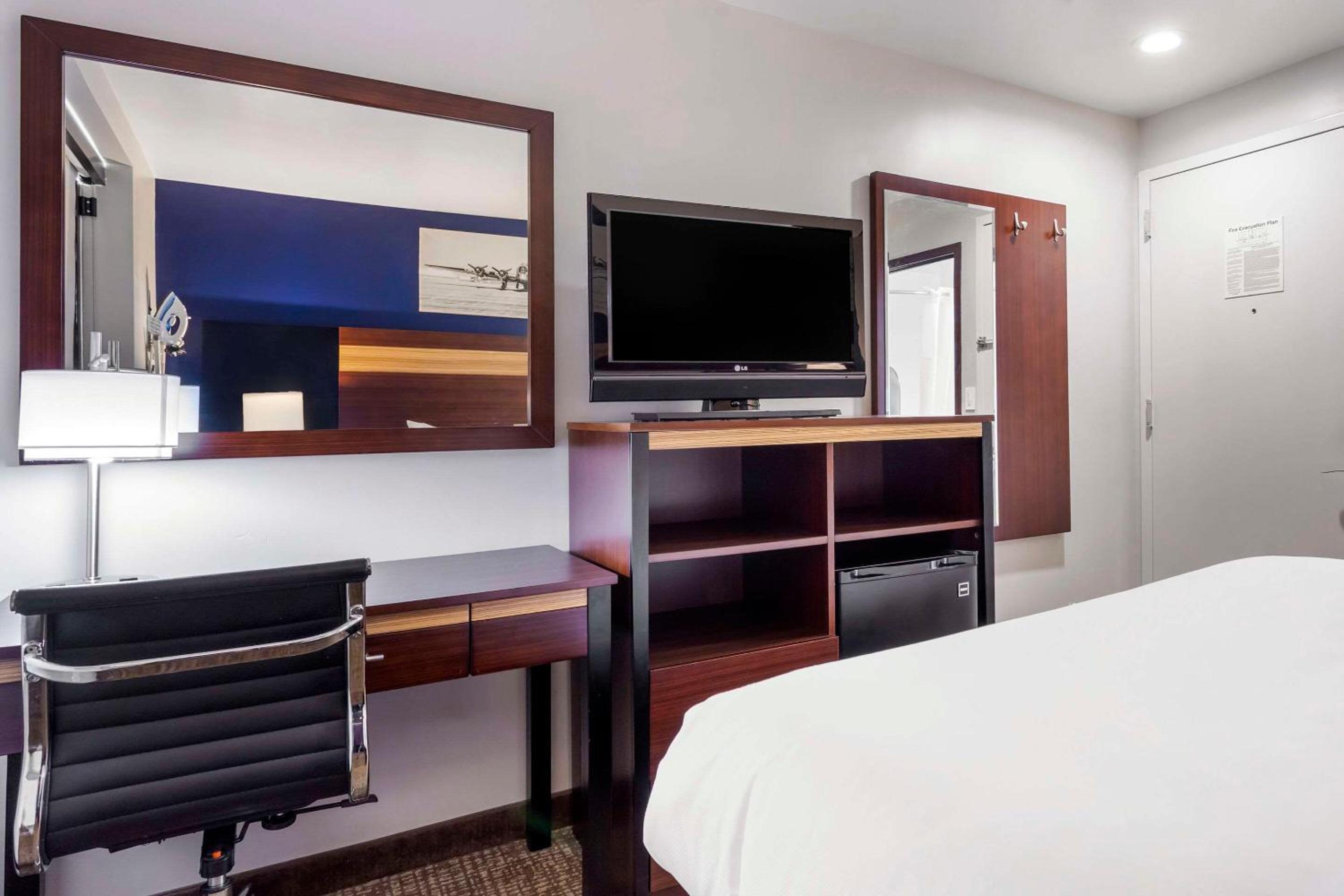 1 Queen Bed - Photo 5