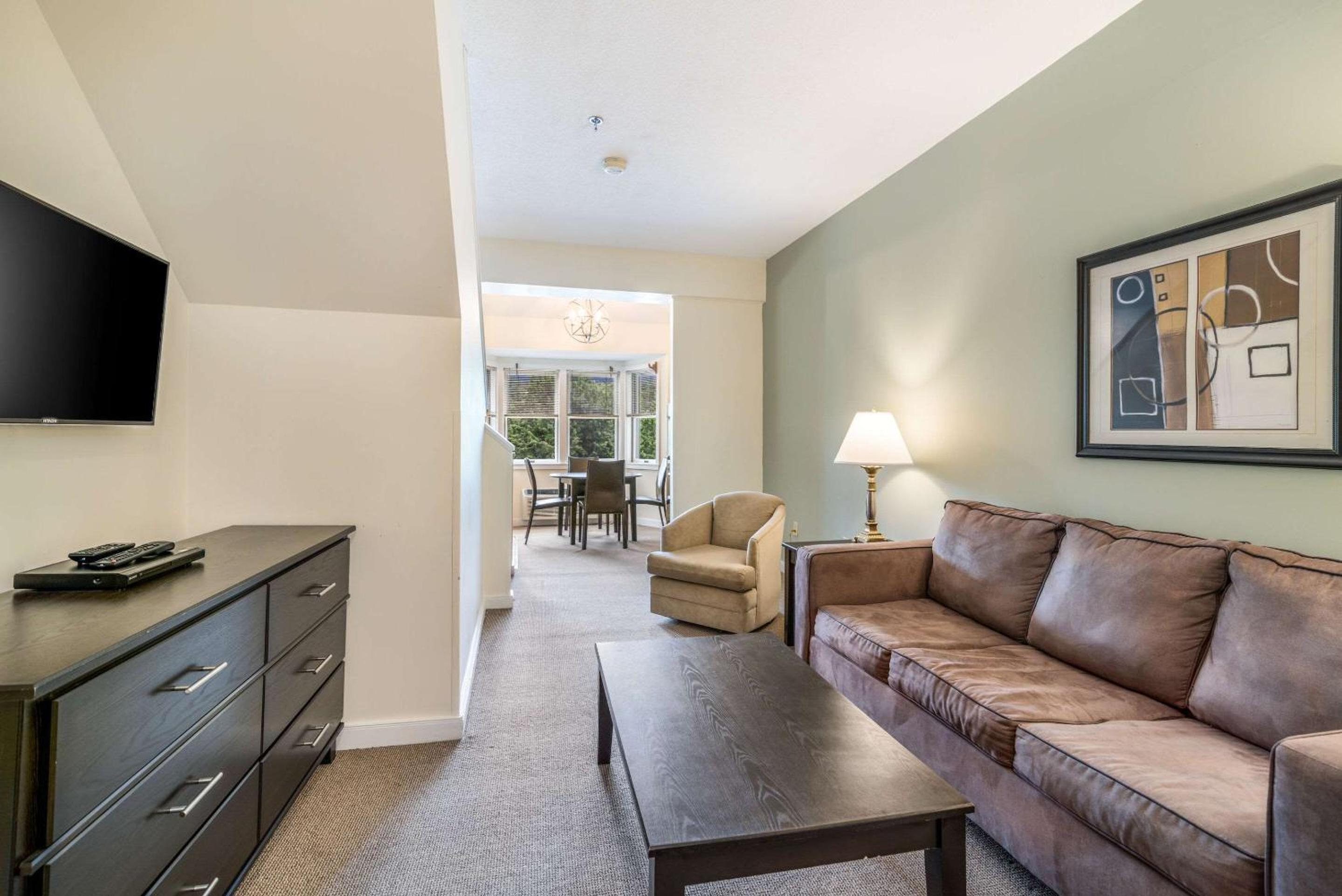 Two-Level Suite with Sofa Bed and Whirlpool in Bath - Non-Smoking