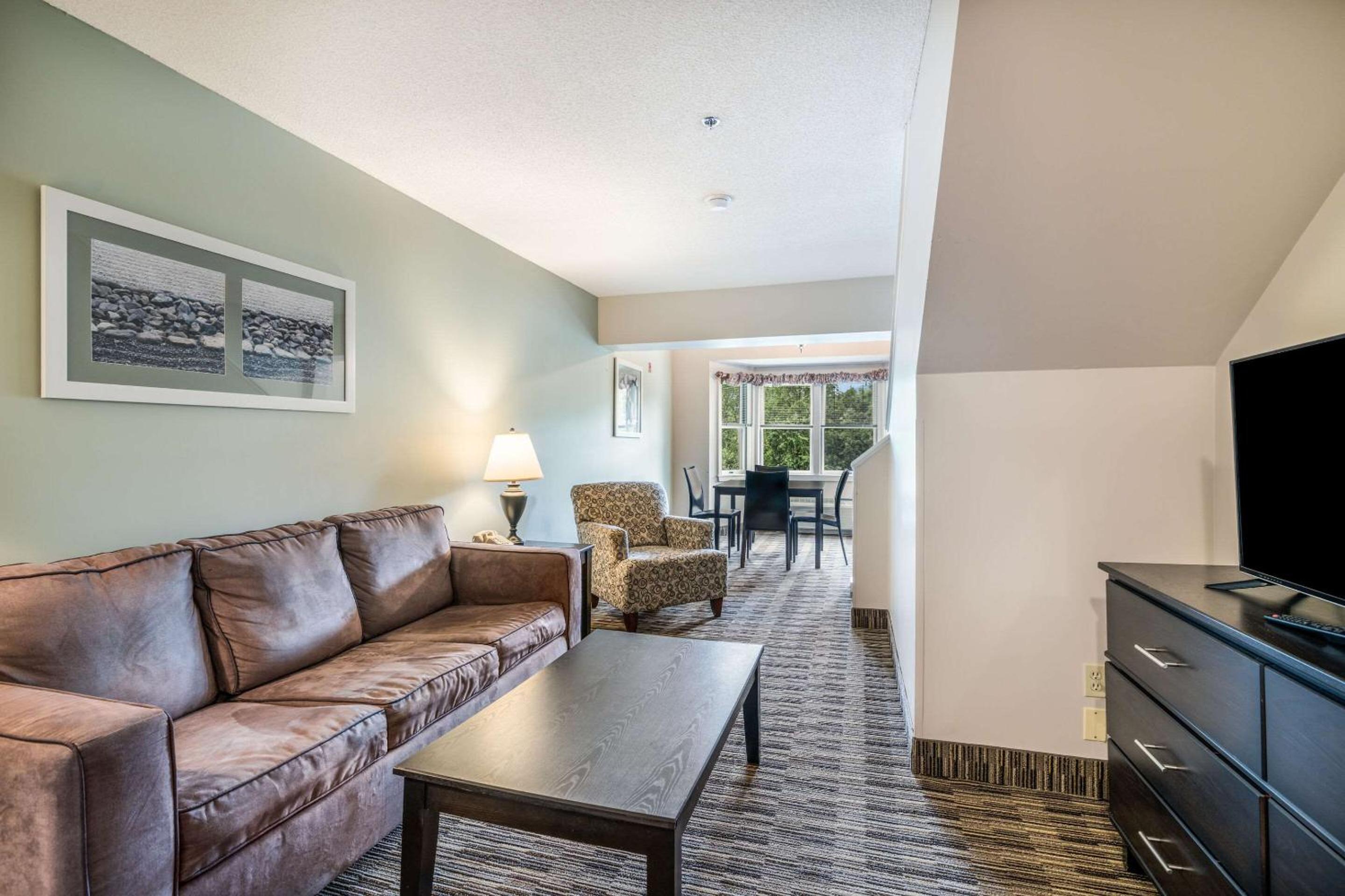 Two-Level Suite with Sofa Bed and Whirlpool in Bath - Non-Smoking