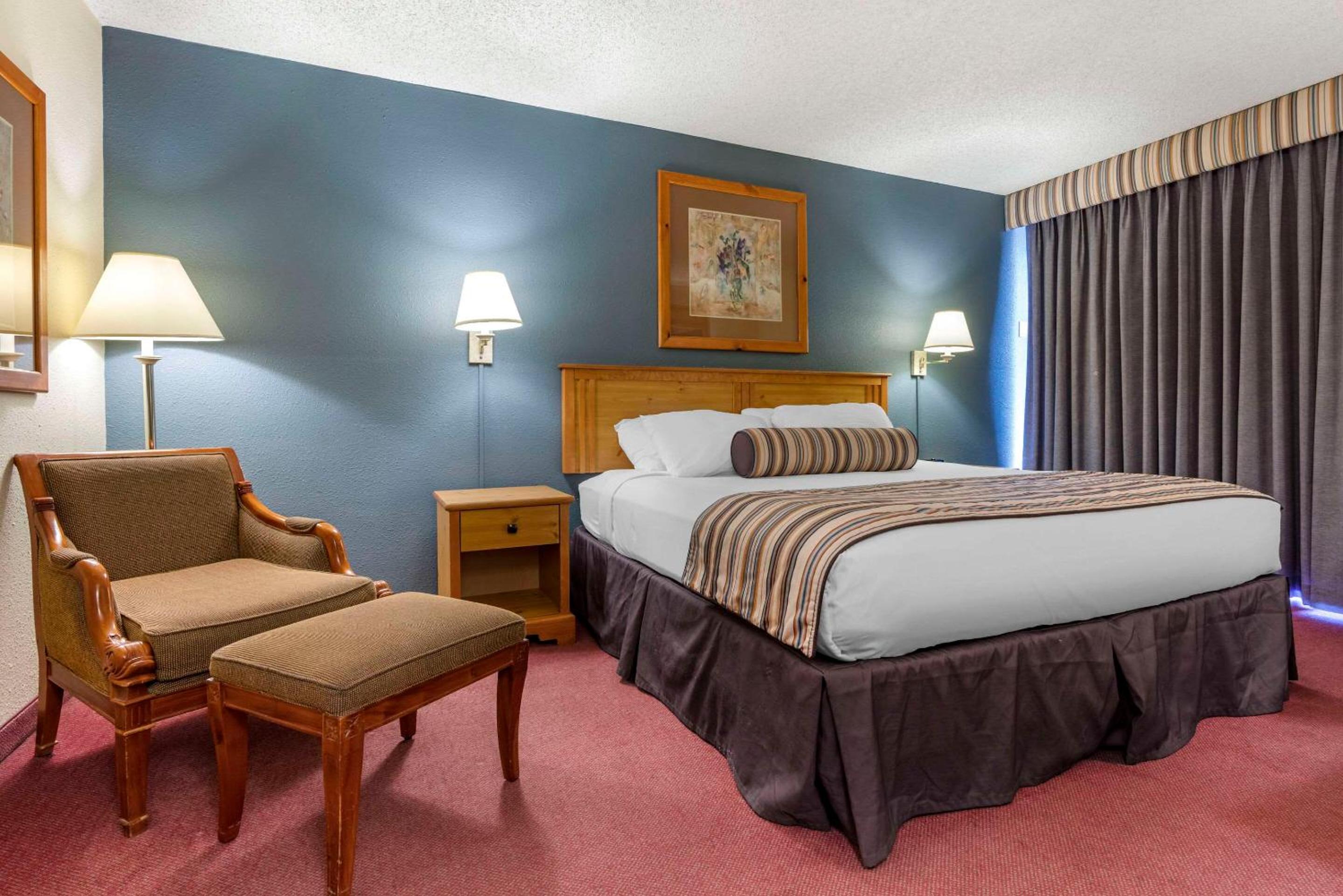 King Room - Accessible/Non Smoking - Photo 1