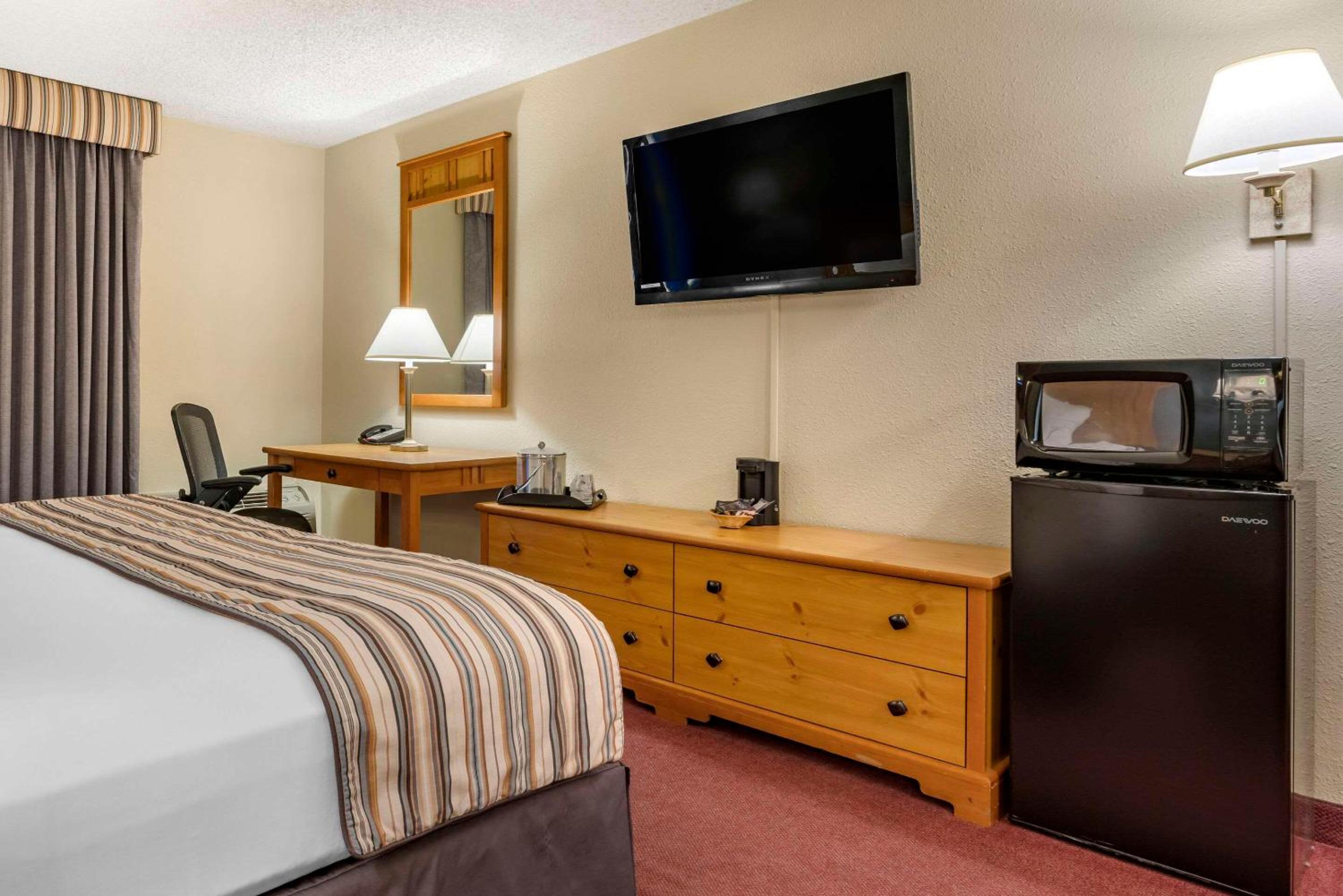 King Room - Accessible/Non Smoking - Photo 8