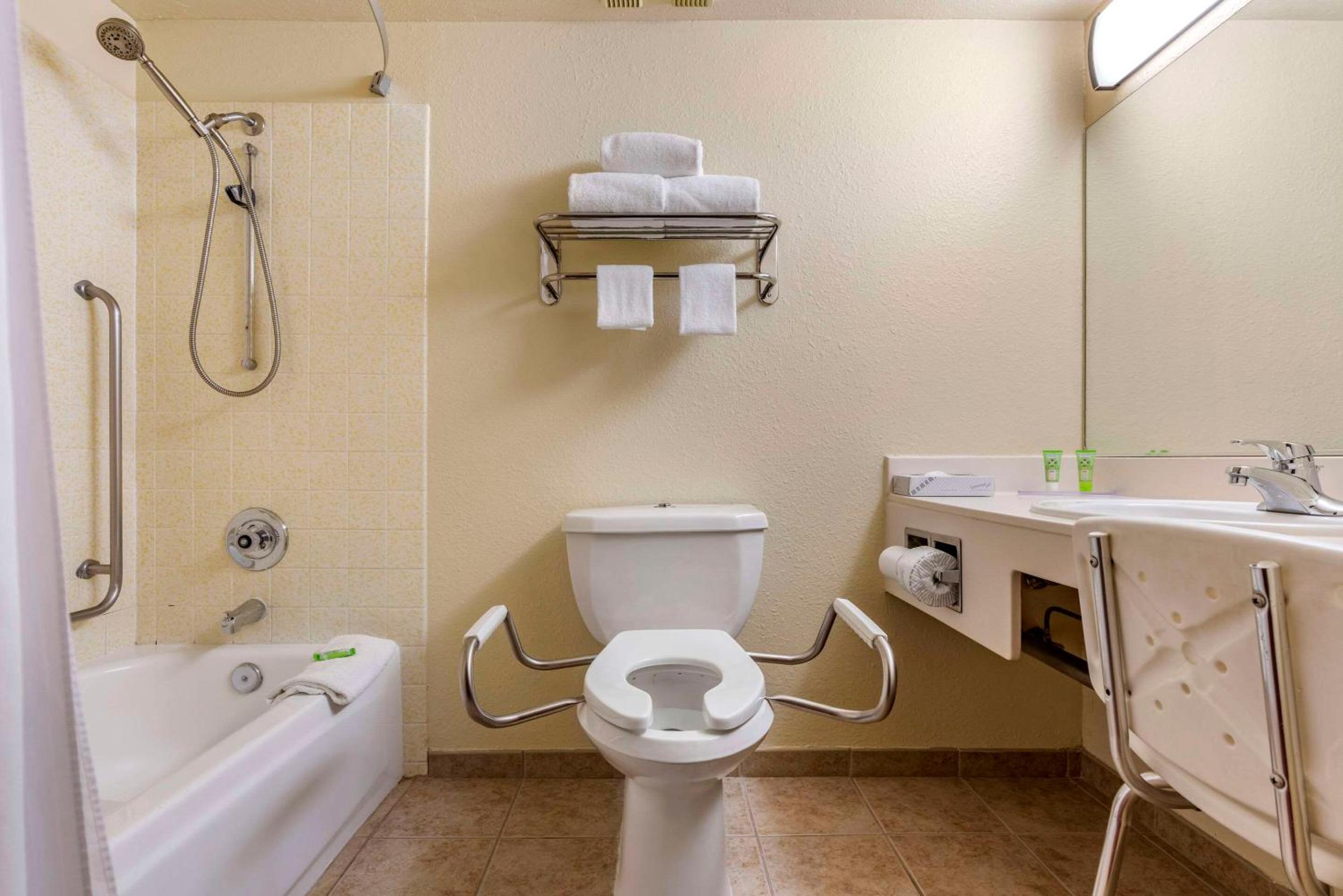 King Room - Accessible/Non Smoking - Photo 2