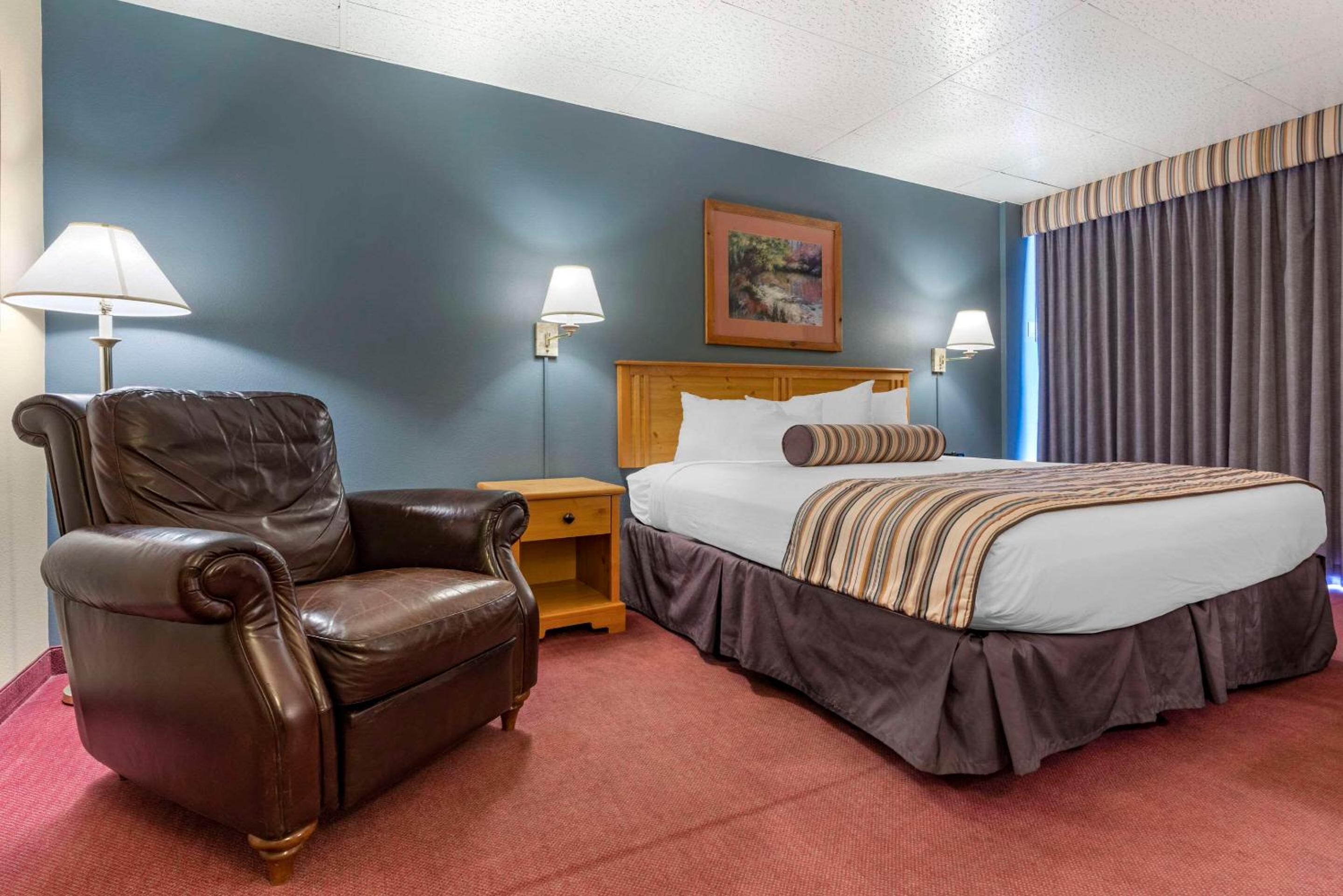 Standard King Room - Non Smoking - Photo 1