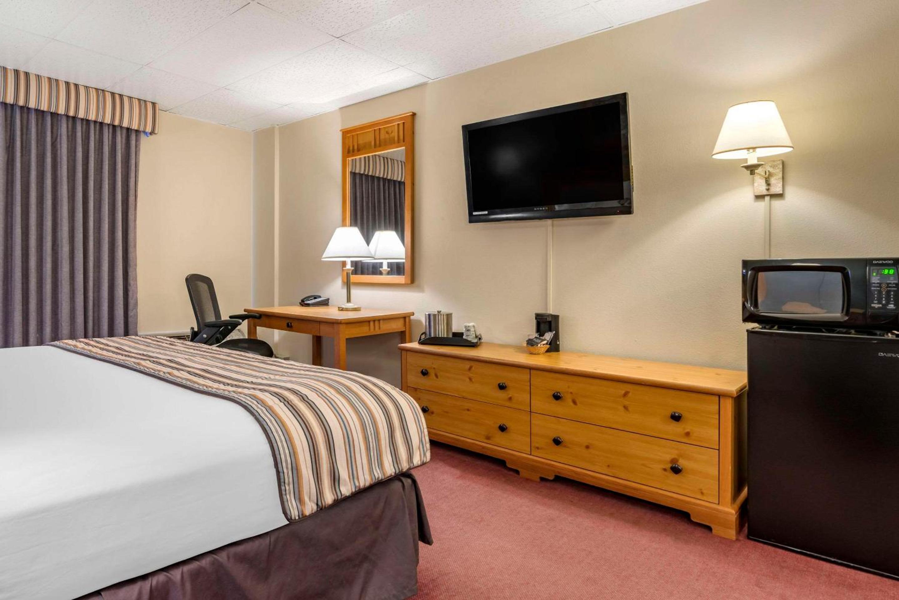 Standard King Room - Non Smoking - Photo 9