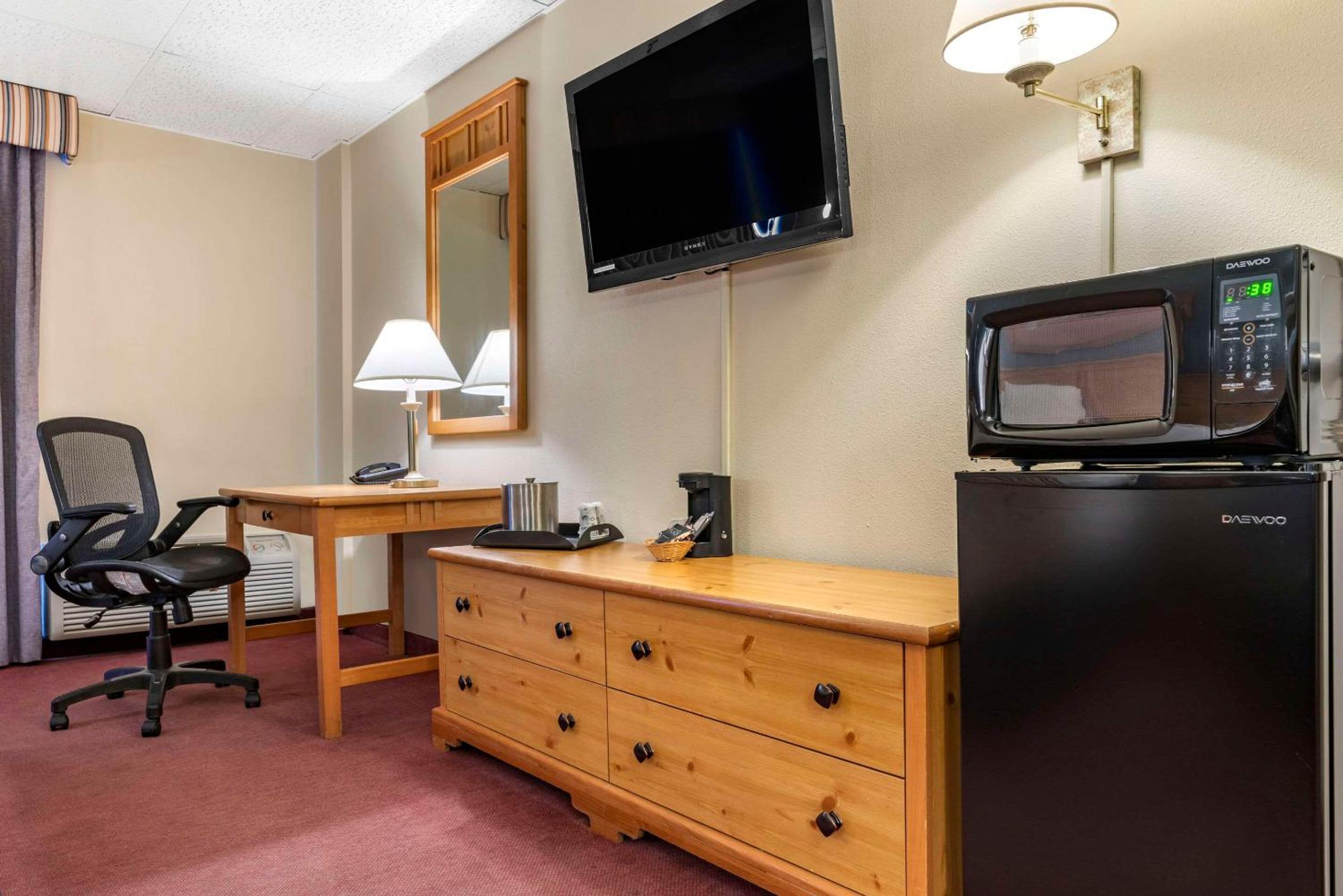 Standard King Room - Non Smoking - Photo 8