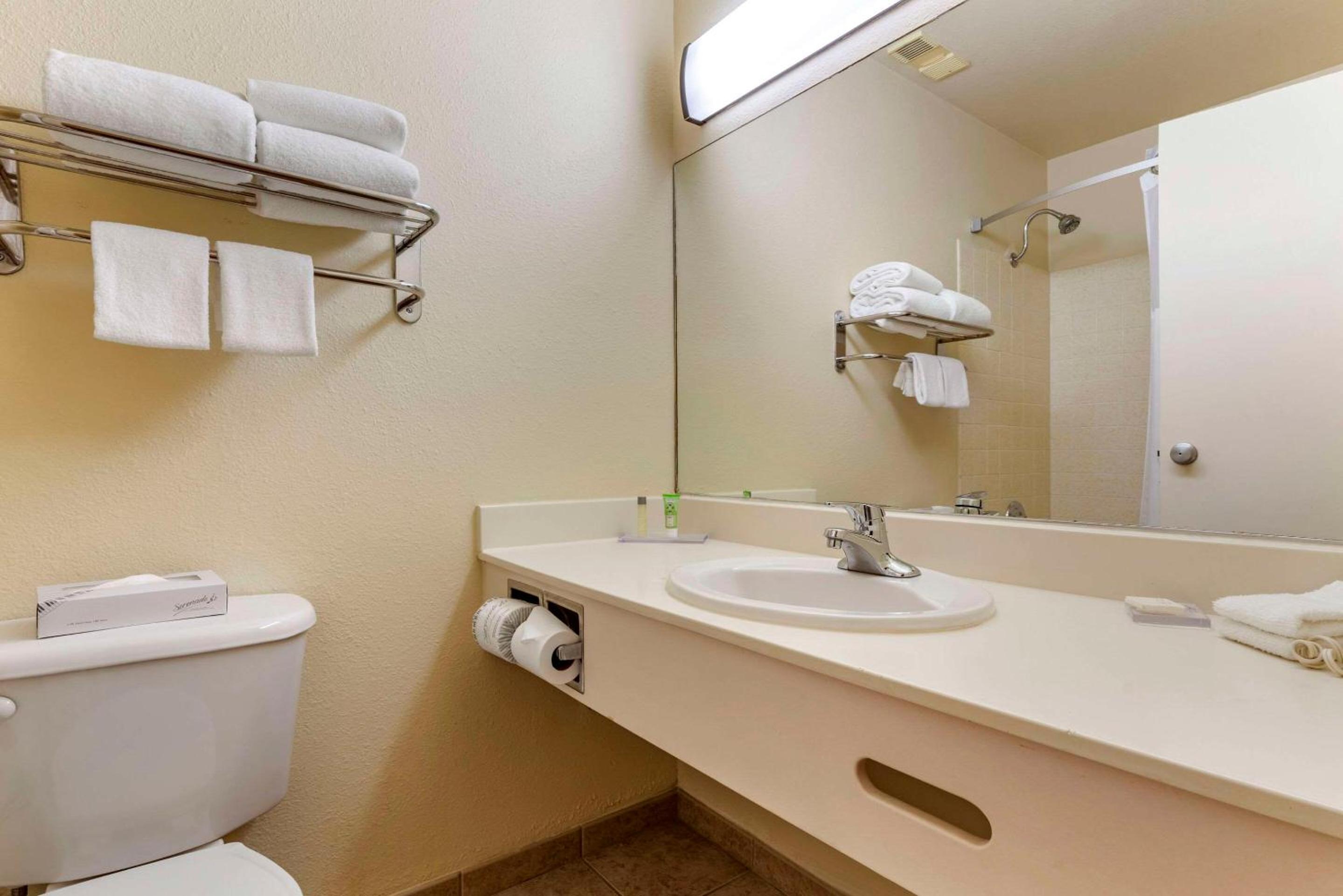Standard King Room - Non Smoking - Photo 7