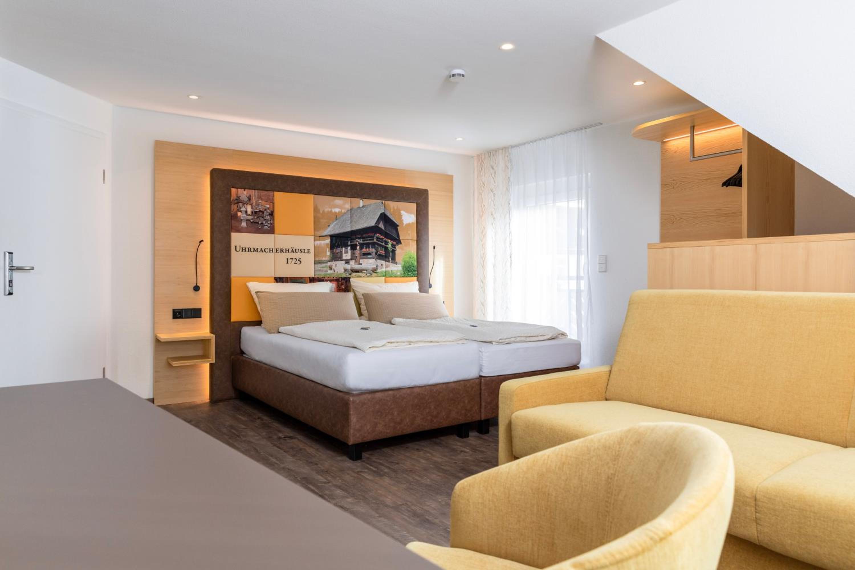 Deluxe Double Room with Sofa Bed and Balcony photo 1