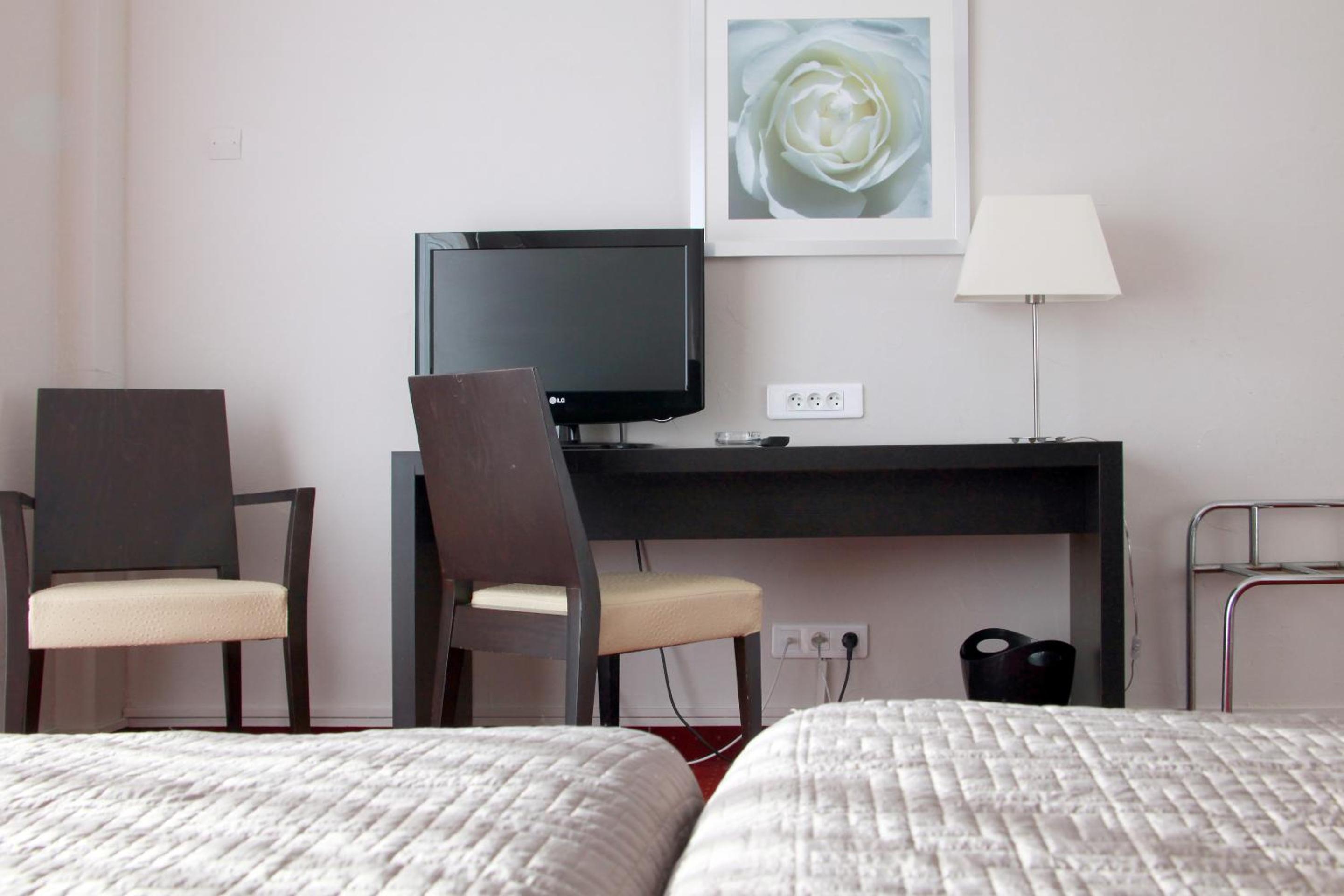 Standard Double or Twin Room - Photo 6