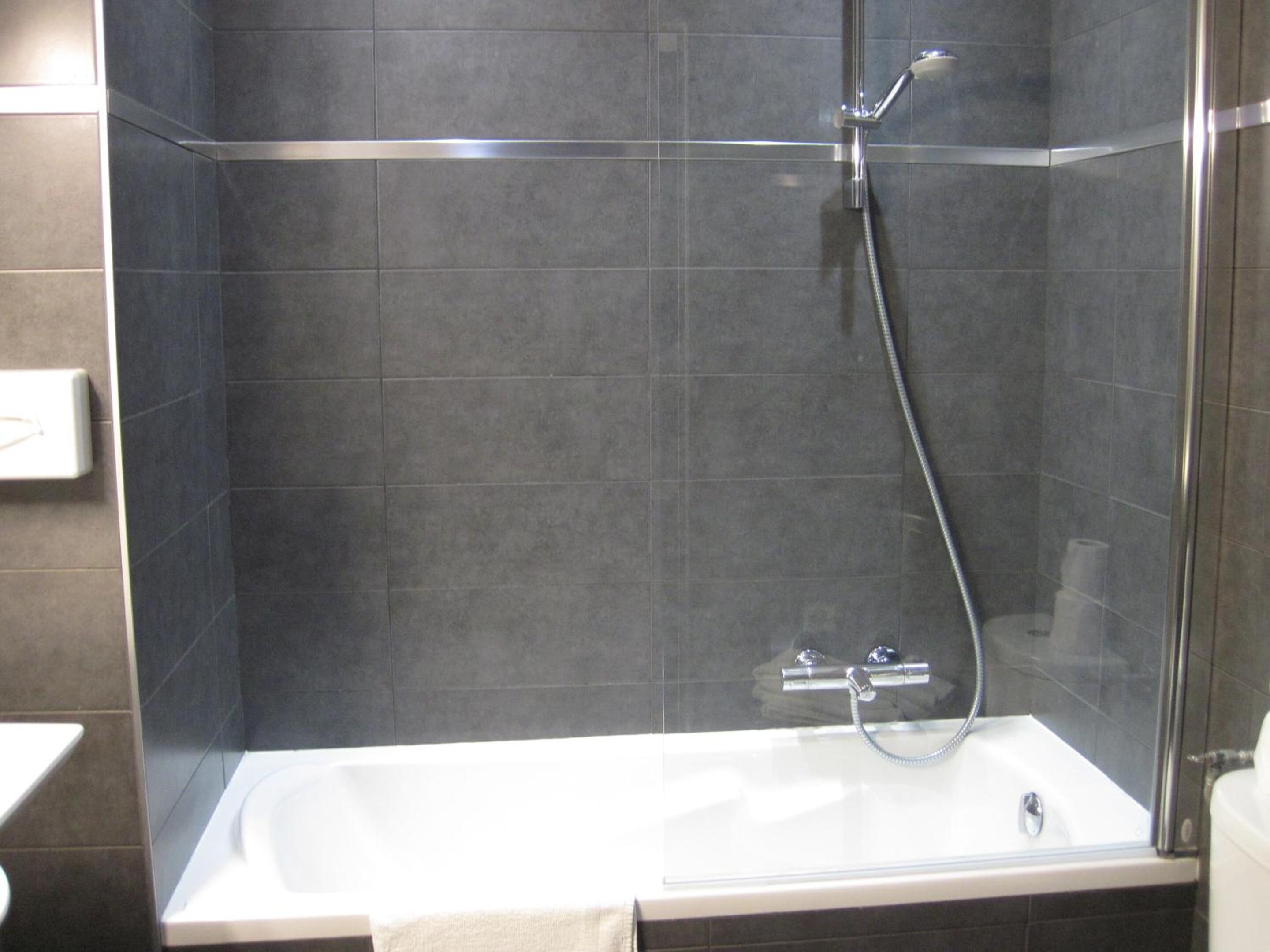 Standard Double or Twin Room - Photo 3