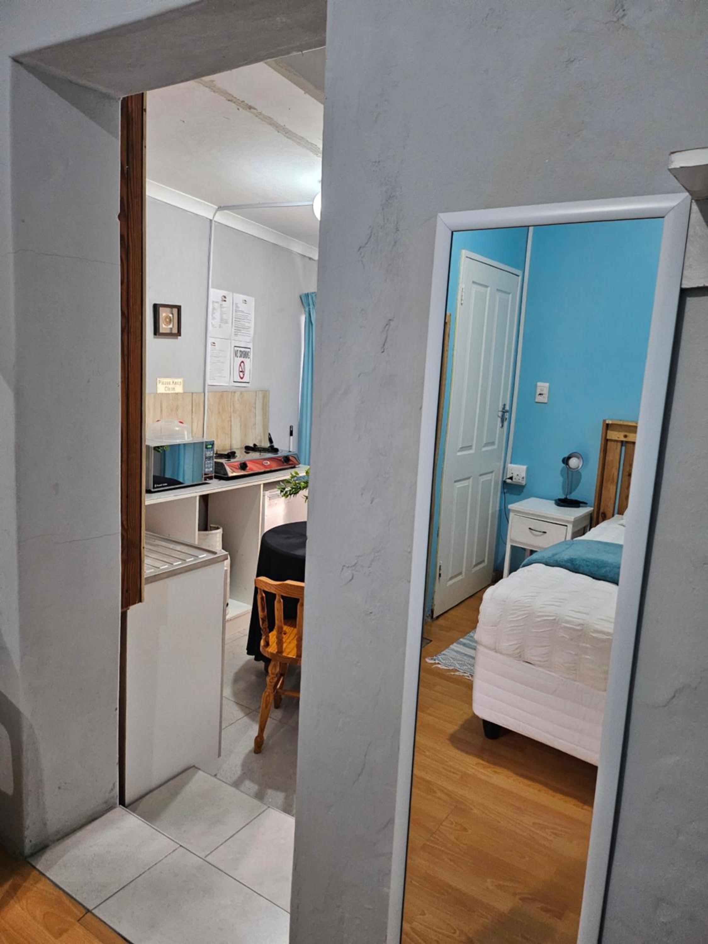 Budget Double Room - Photo 6