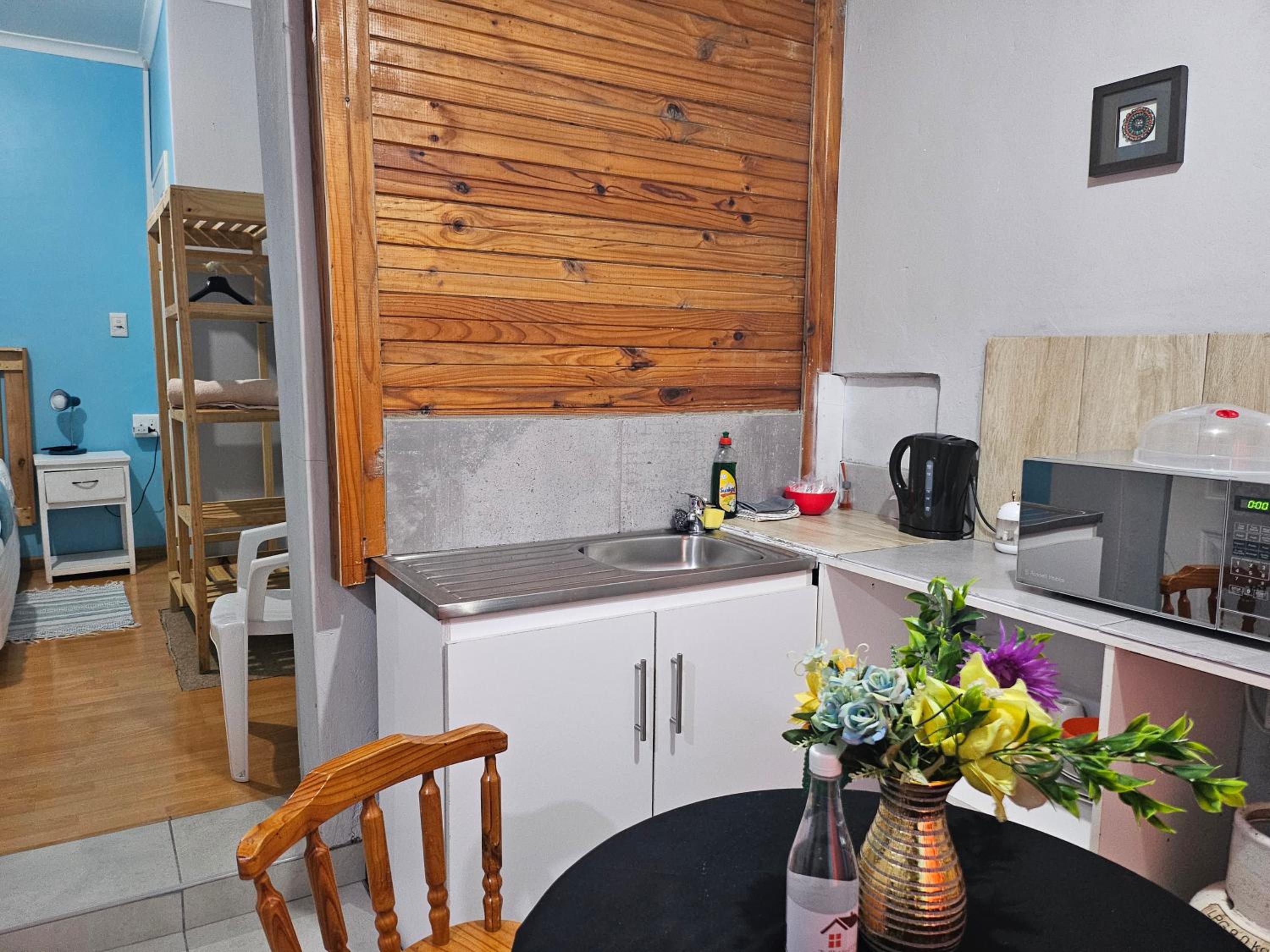 Budget Double Room - Photo 5