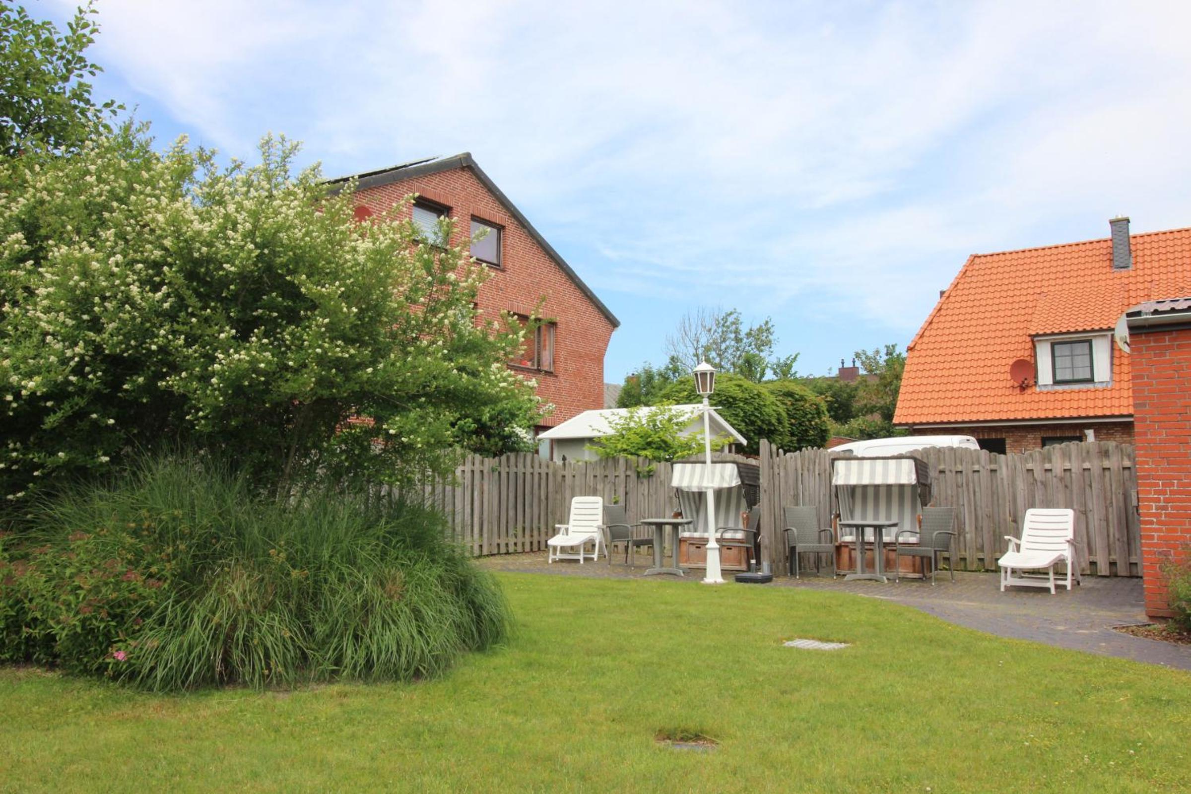 Apartment with Balcony photo 3
