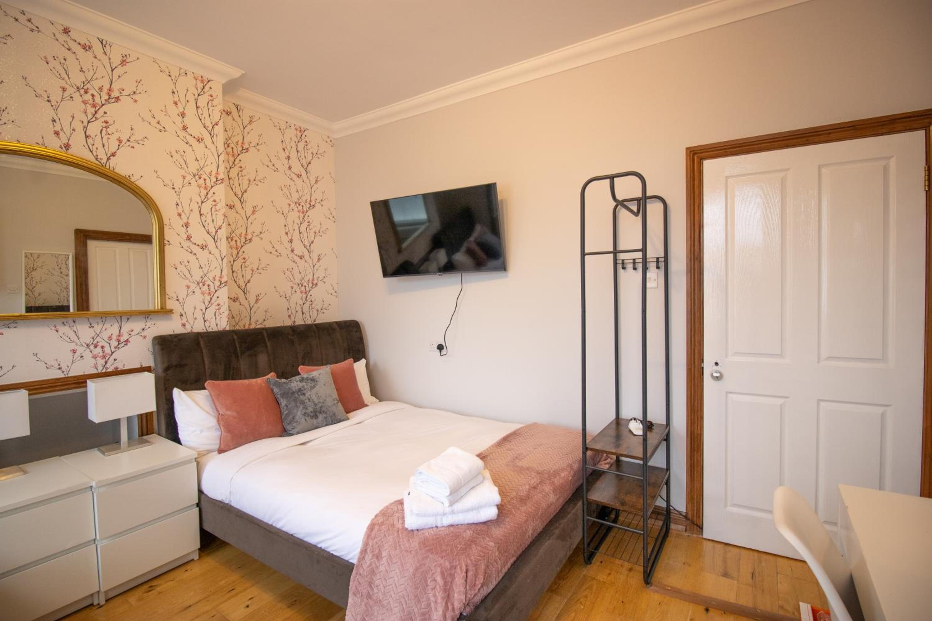 Quadruple Room with Bath photo 3