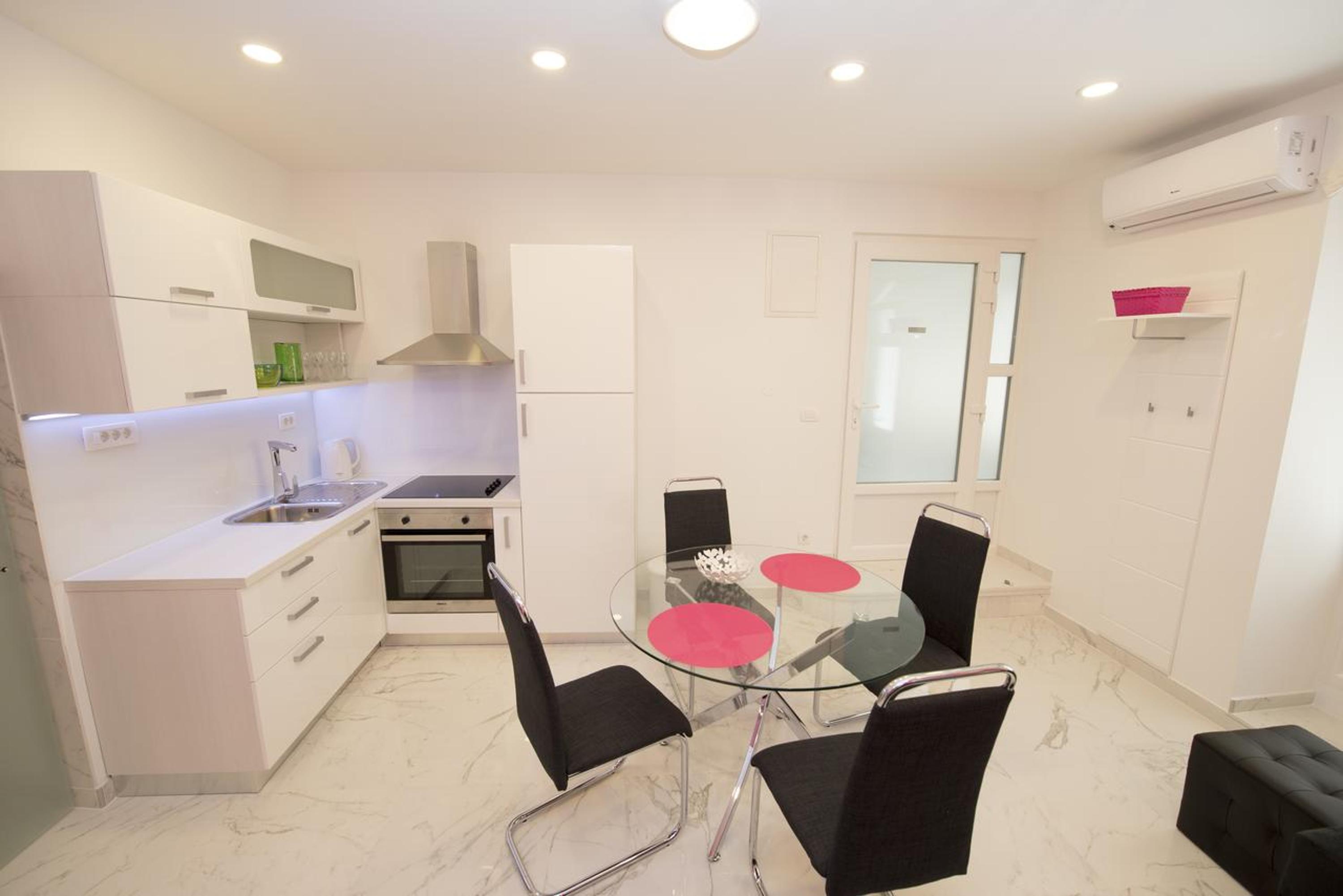 Apartment - Photo 17