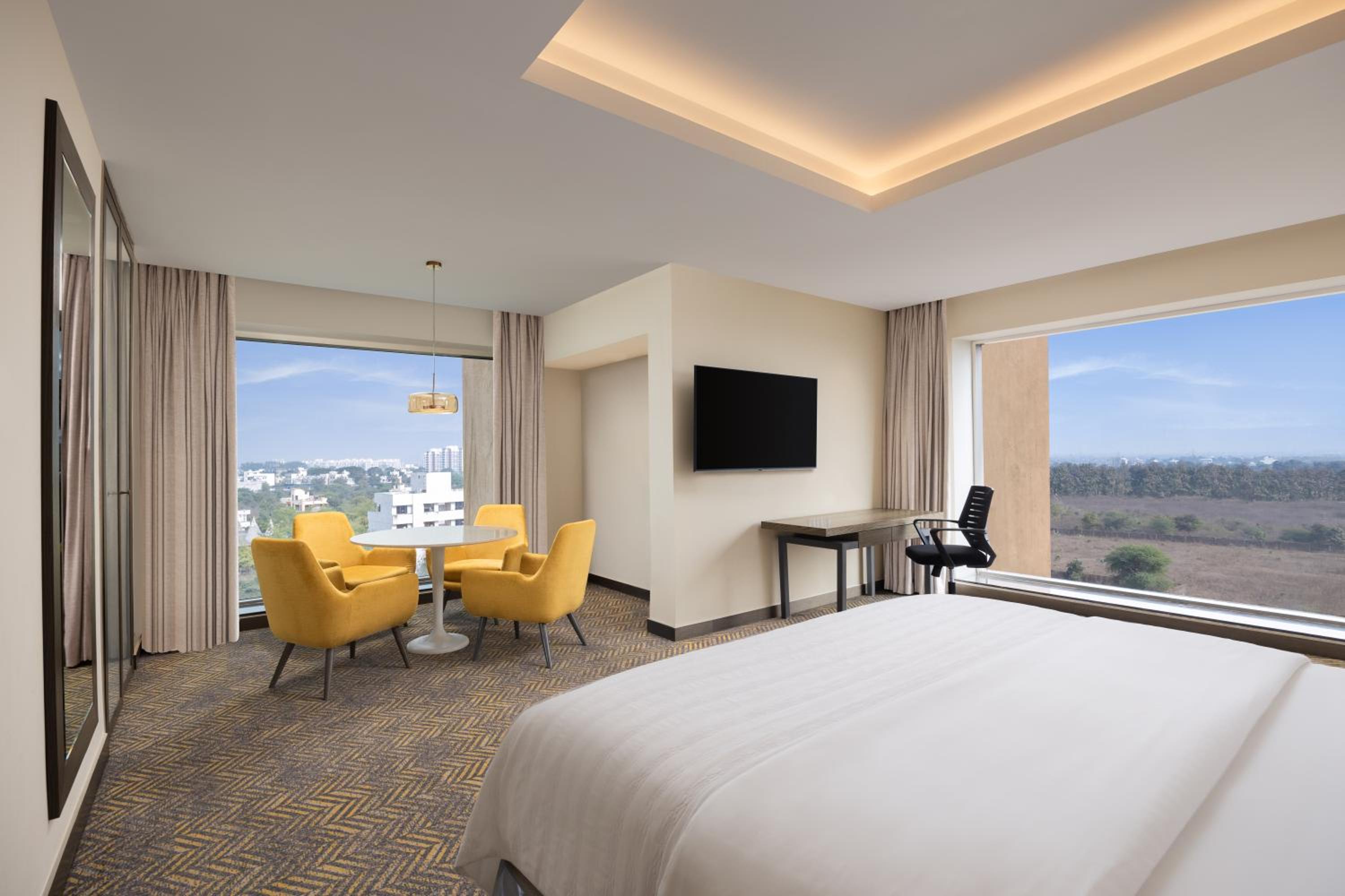 Superior King Room with City View - Club Lounge Access from 7pm - 9pm with complimentary in-house selection of liquor I 2 pints of beer and 2 pieces of laundry per day on non-cumulative basis
