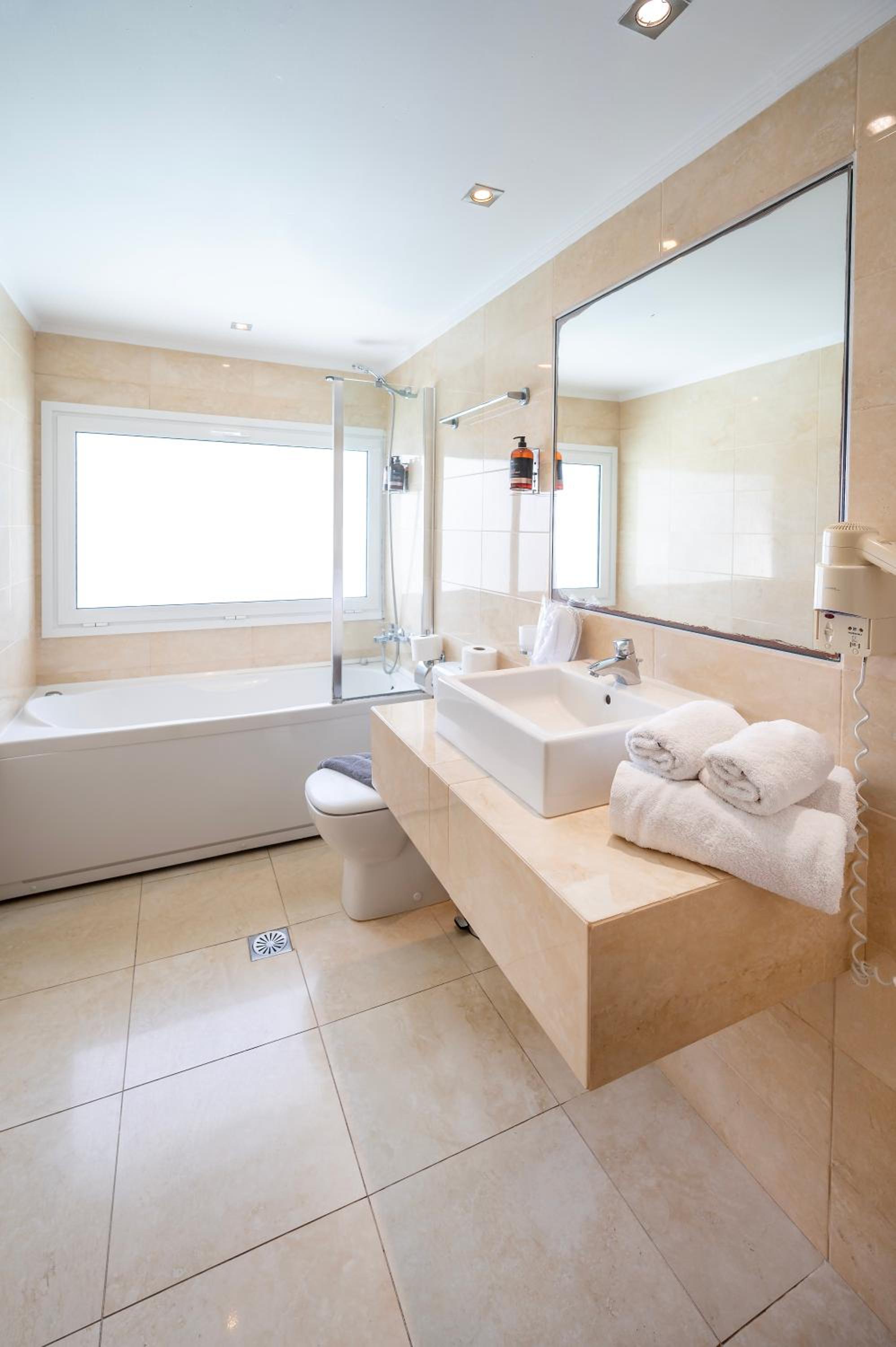 Superior with Private Pool & Sea View - Photo 8