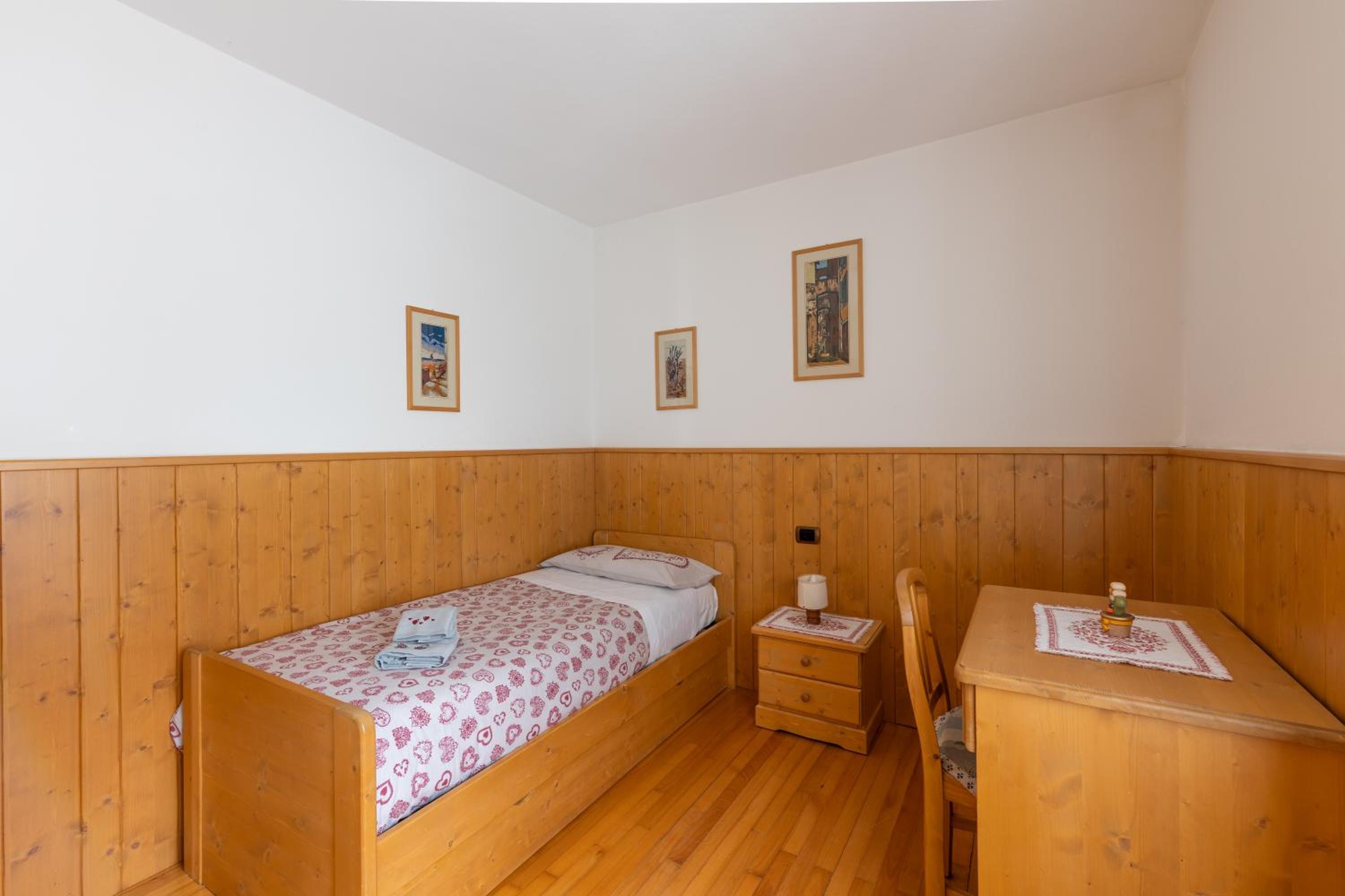 Three-Bedroom Apartment with Mountain View photo 1