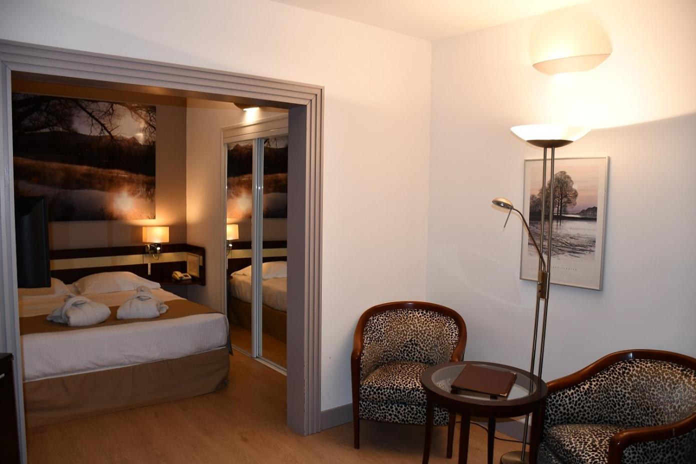 Junior Suite with Balcony photo 1