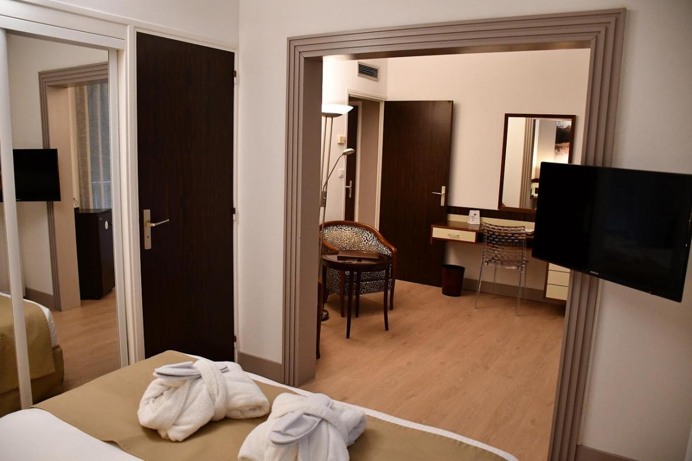 Junior Suite with Balcony photo 3
