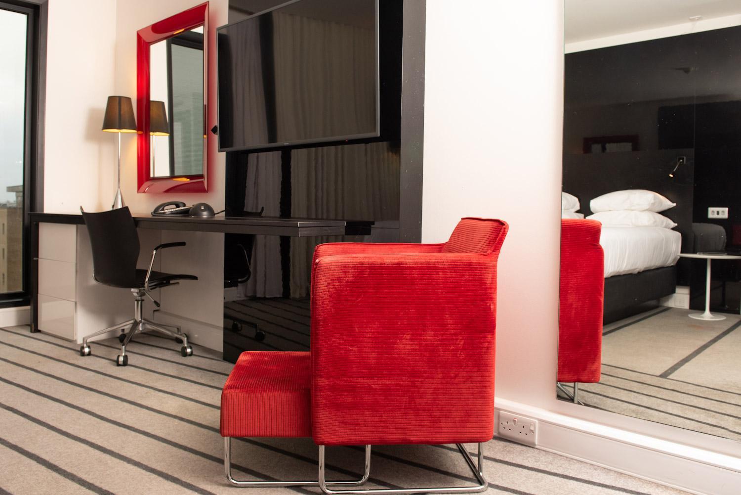 Standard King Room - Club Floor - Photo 6