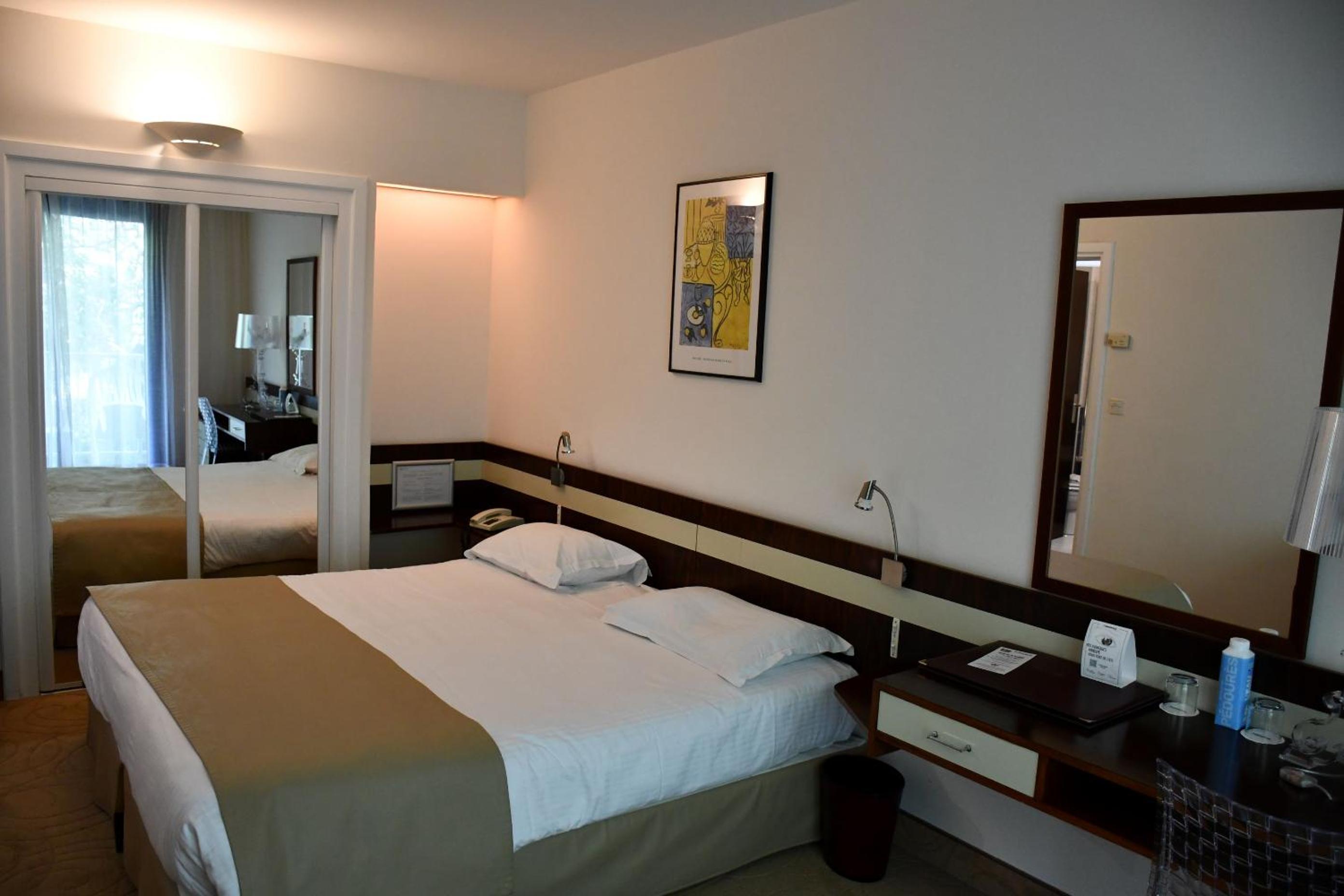 Superior Room with Balcony - Photo 2