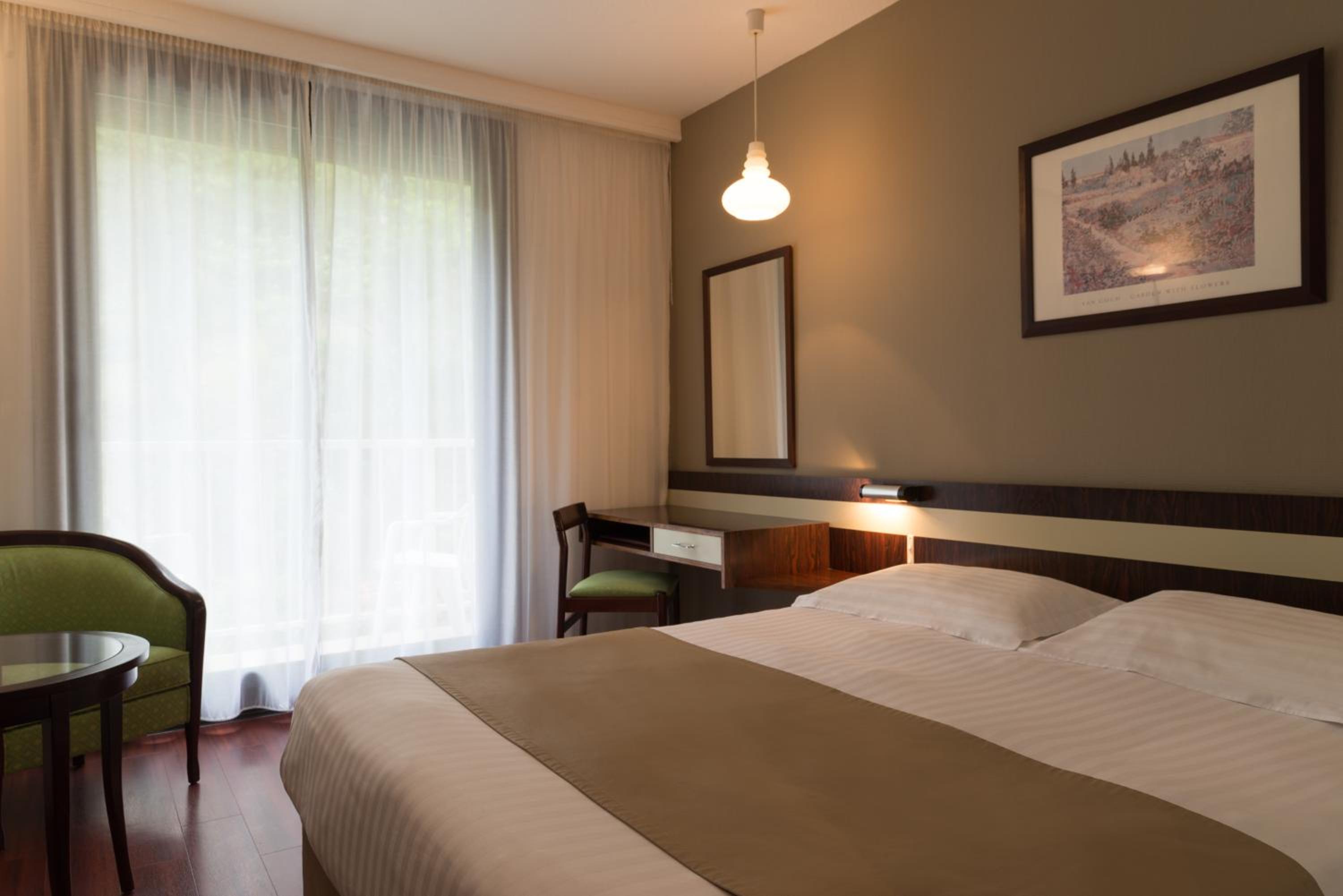 Double Room with Balcony - Photo 3