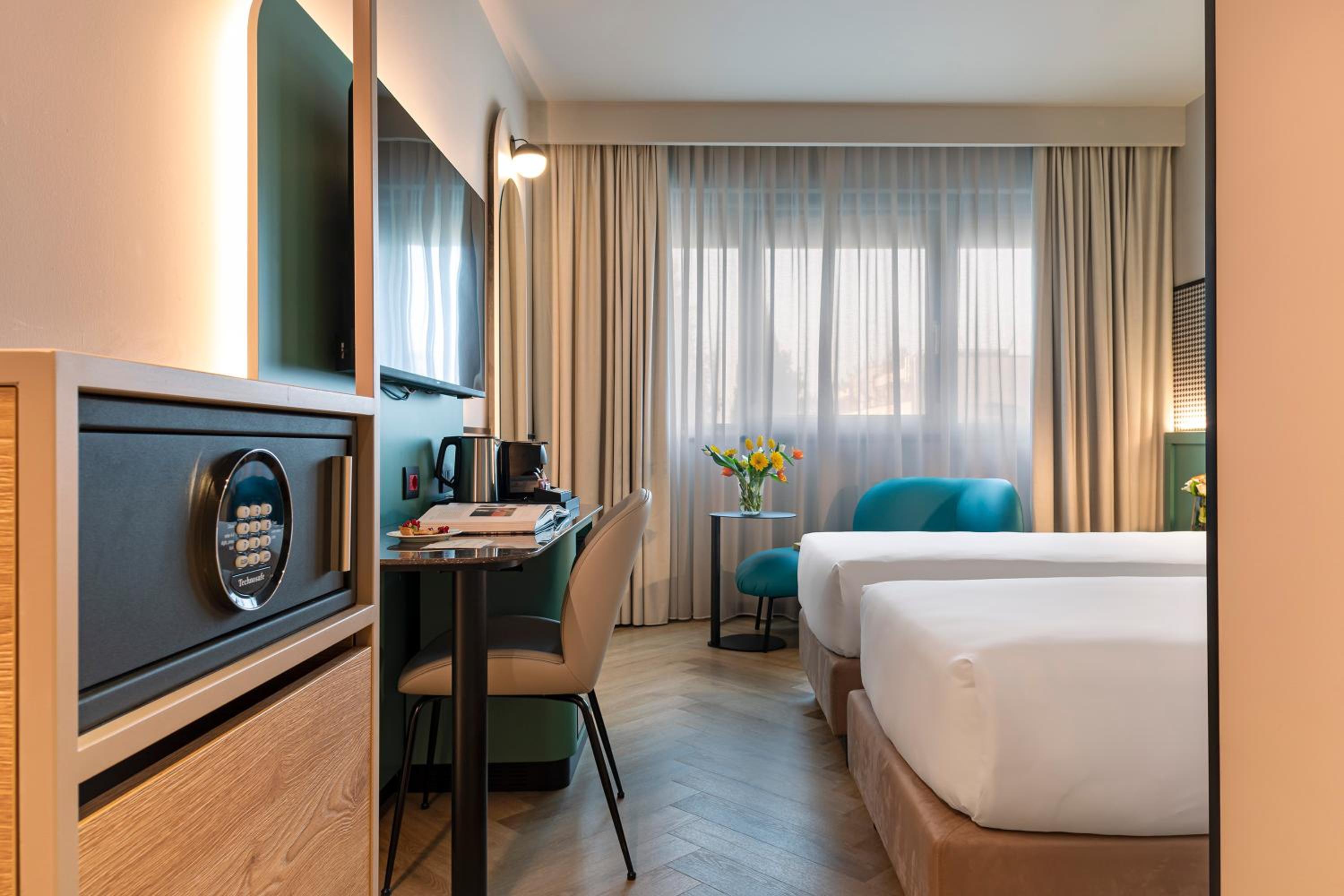 Prestige Twin Room - Photo 9