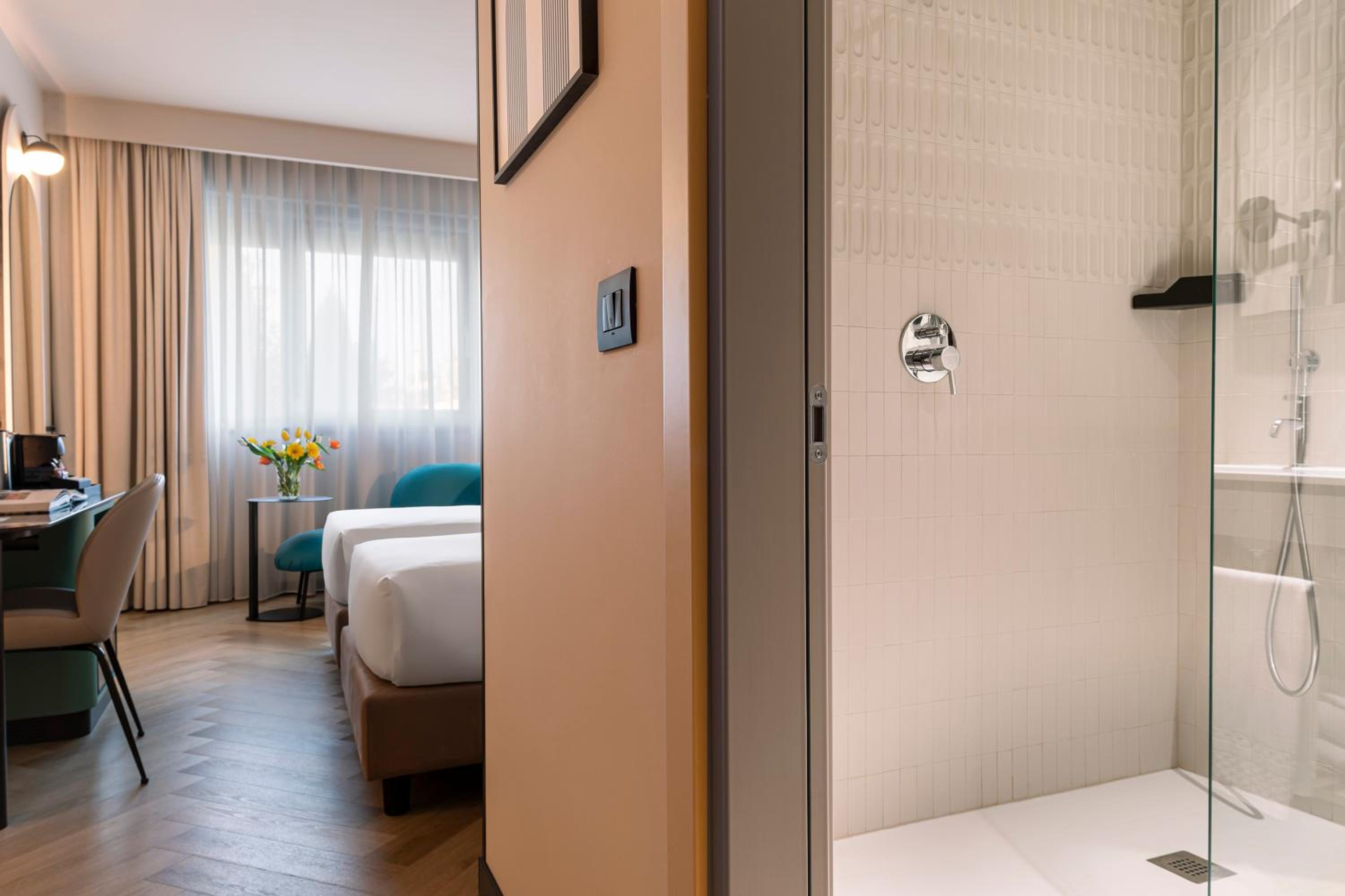Prestige Twin Room - Photo 4