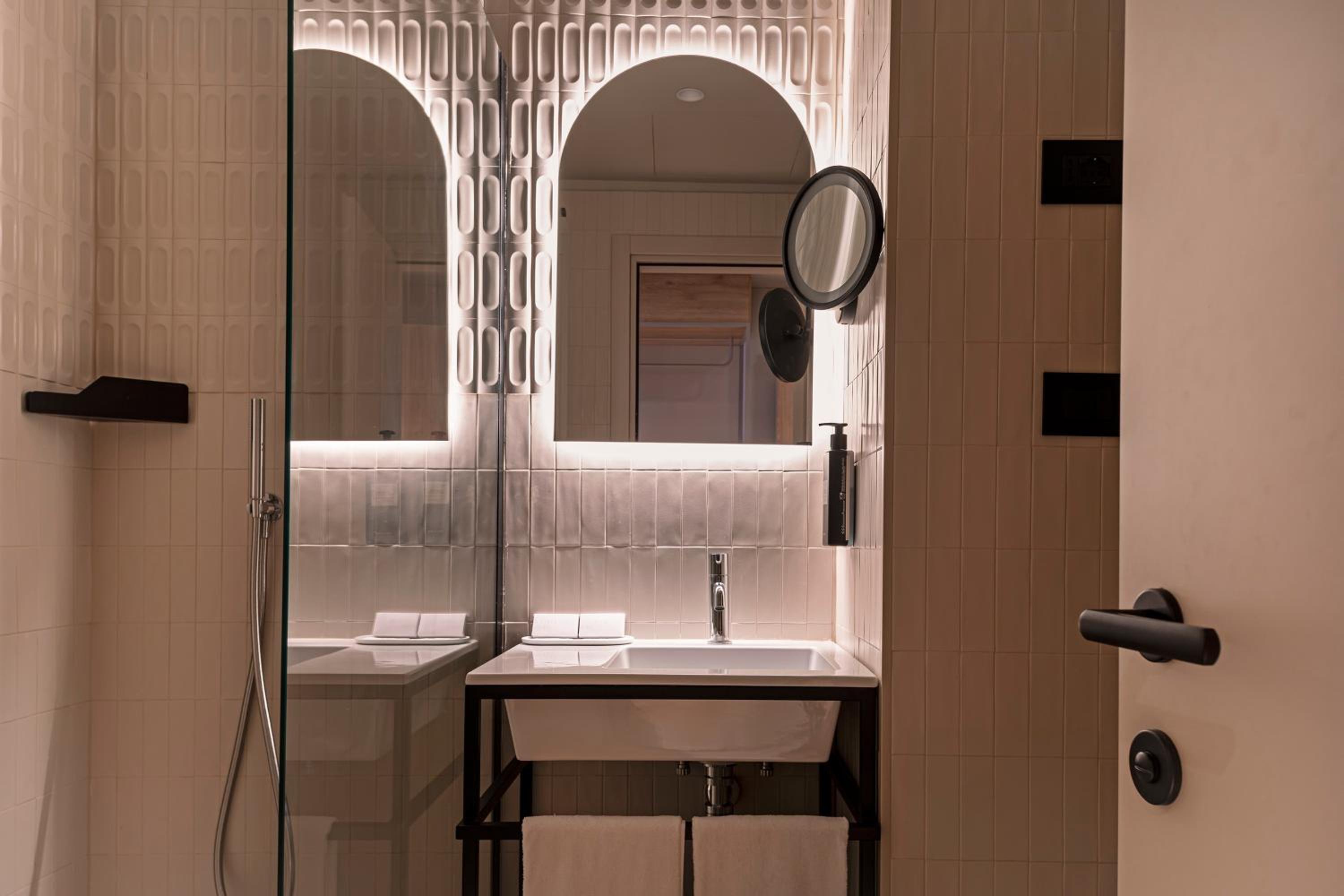 Prestige Twin Room - Photo 2