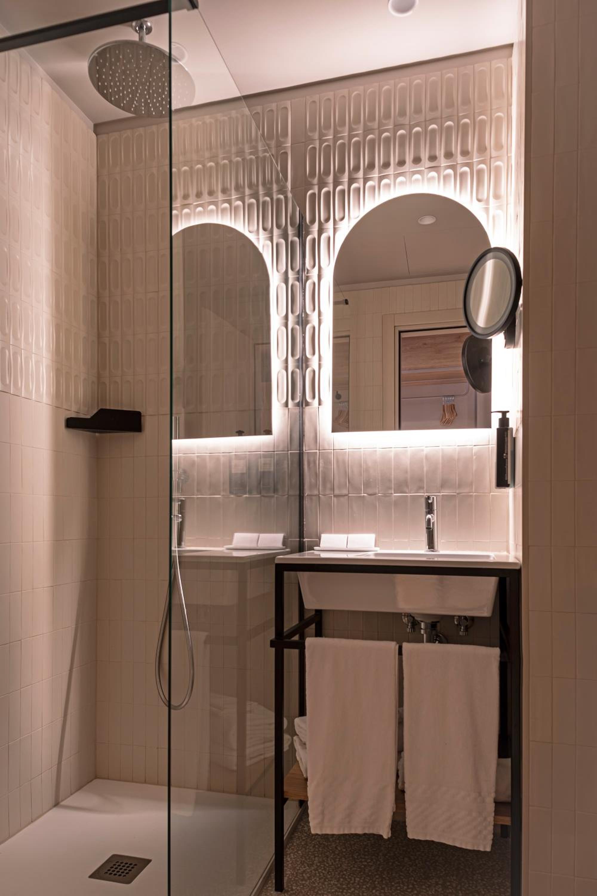 Prestige Twin Room - Photo 7