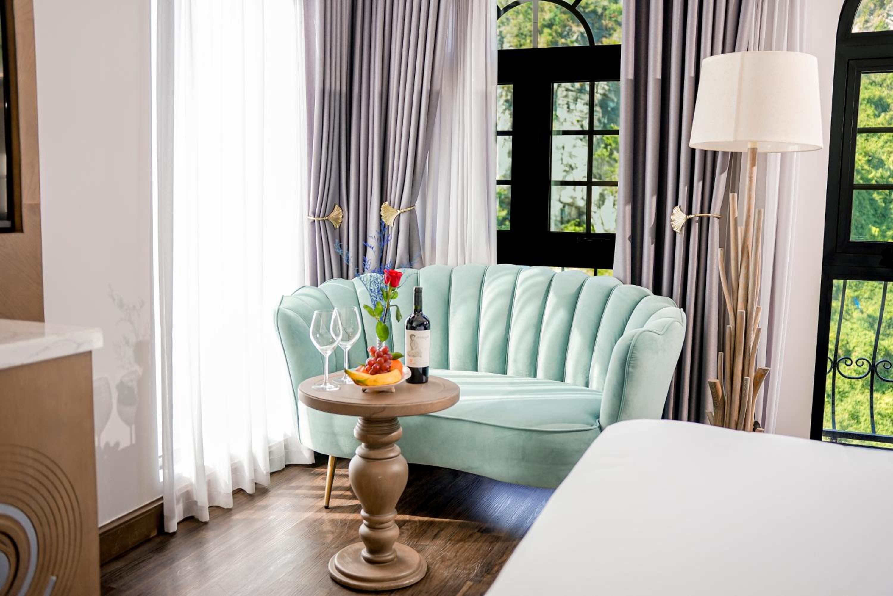 Deluxe King Suite photo 3