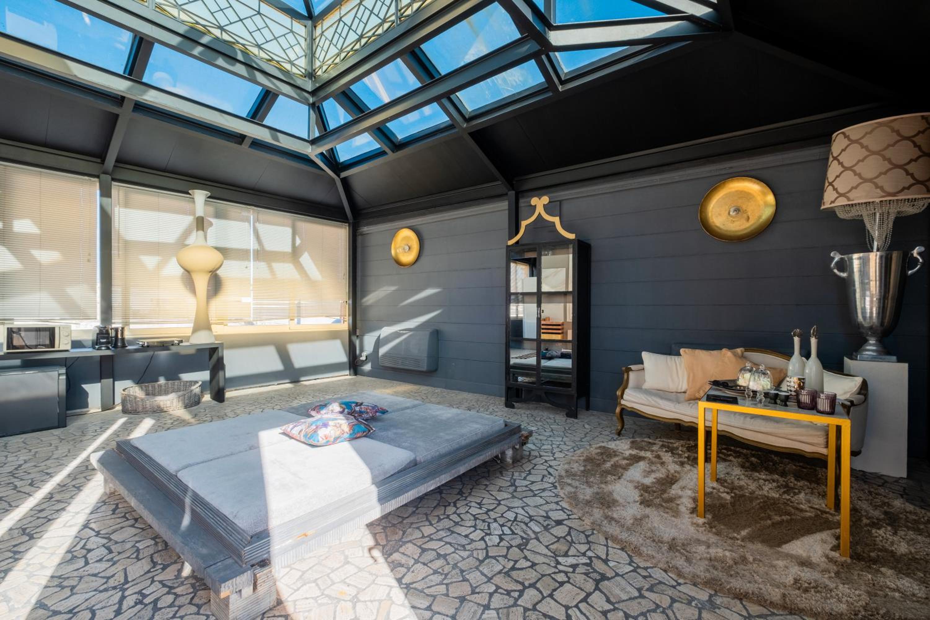 One-Bedroom Apartment with Garden View photo 3