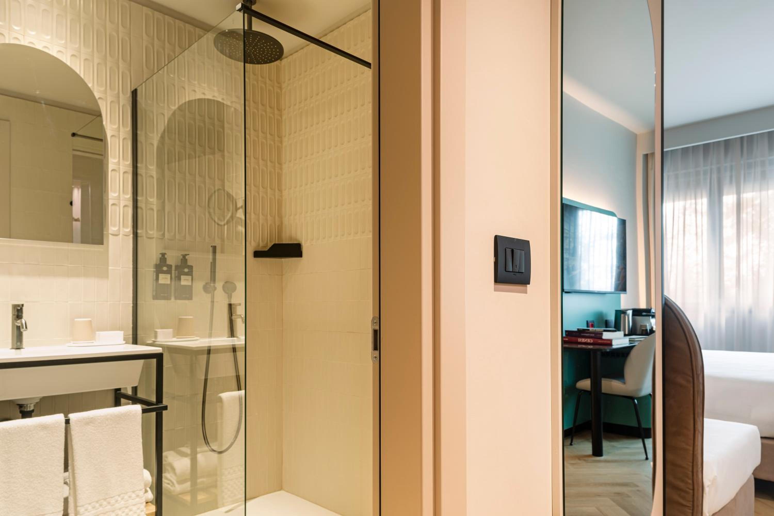 Prestige Triple Room - Photo 3